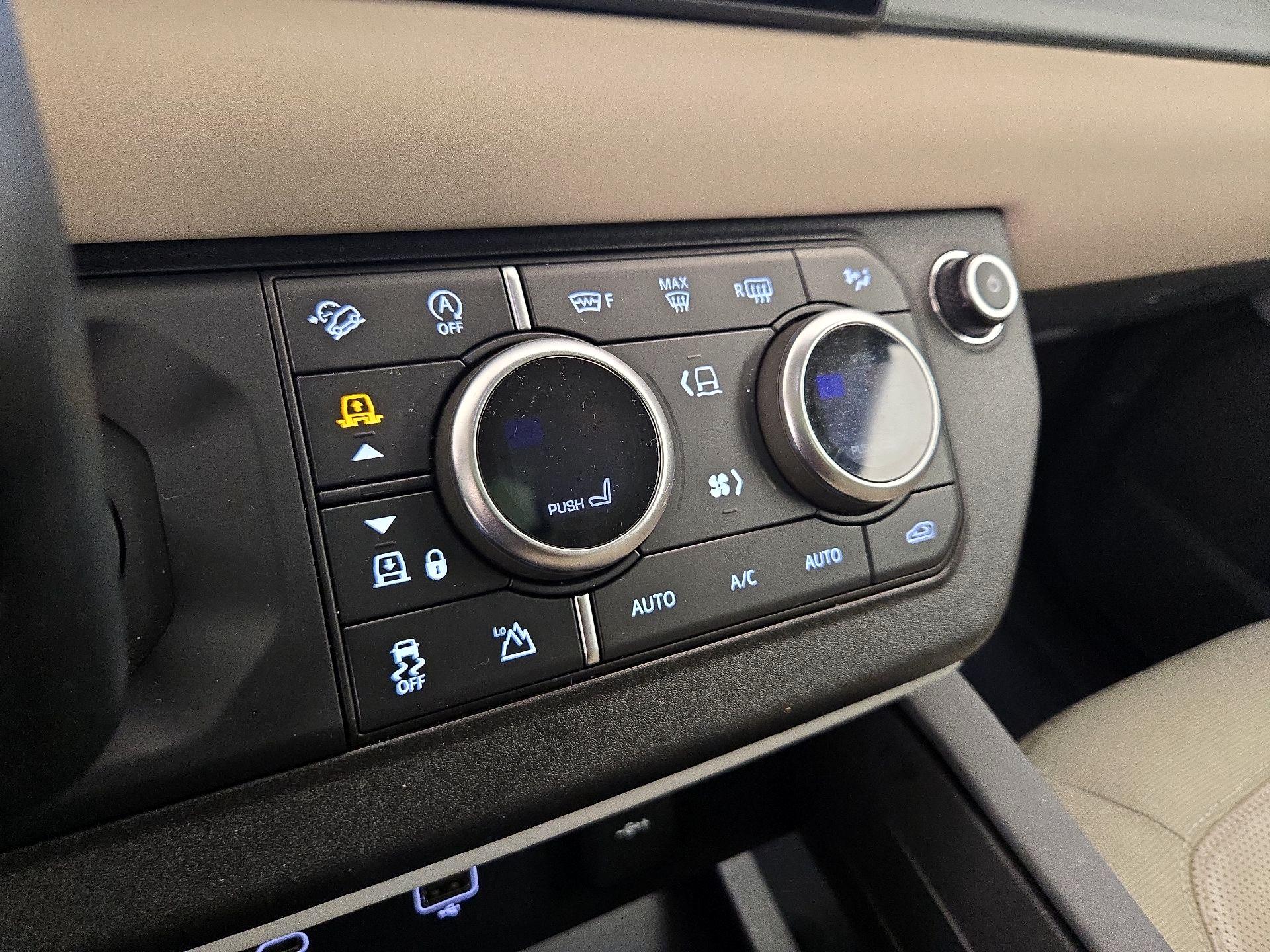 Thumbnail: 2020 Land Rover Defender - 17