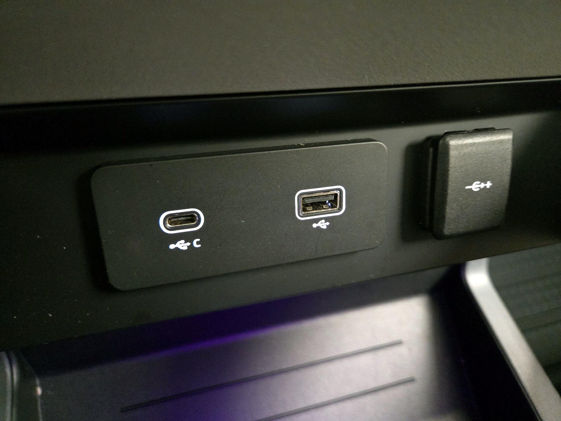 Thumbnail: 2020 Land Rover Defender - 19