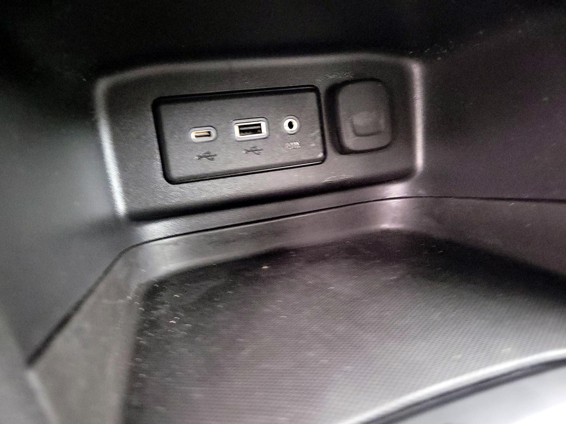 Thumbnail: 2021 Chevrolet Equinox - 18