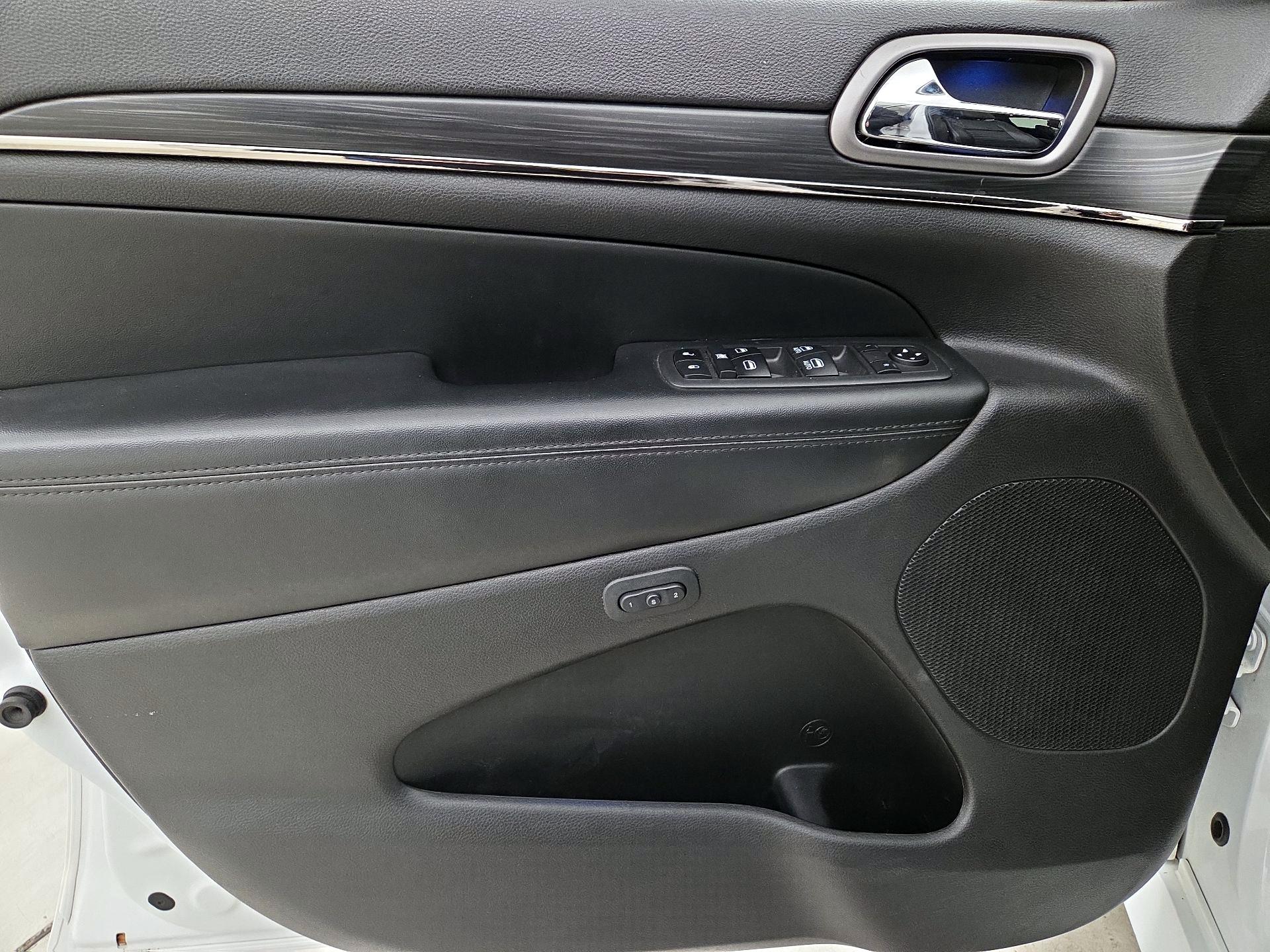 Thumbnail: 2020 Jeep Grand Cherokee - 12