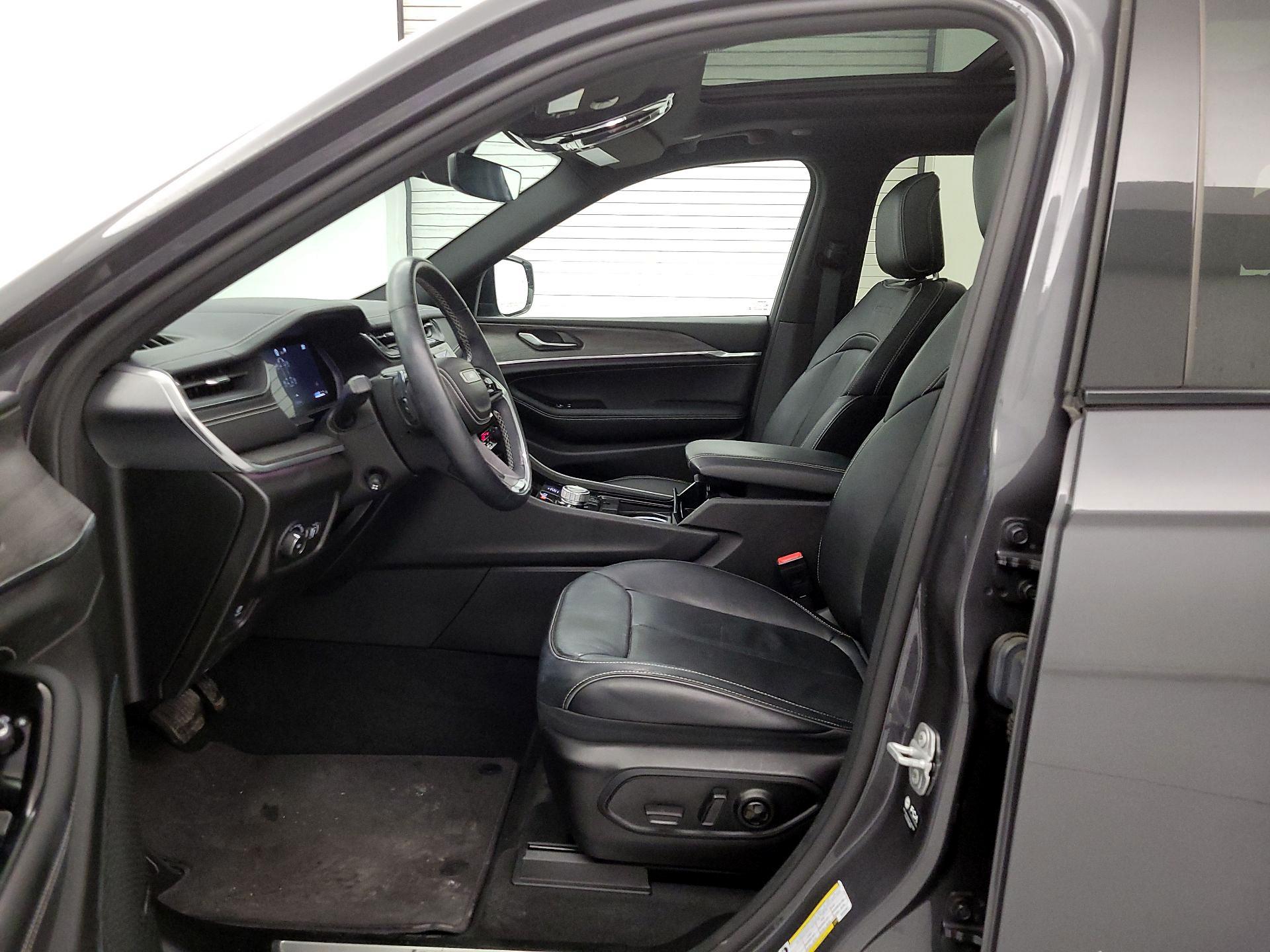 Thumbnail: 2022 Jeep Grand Cherokee - 11