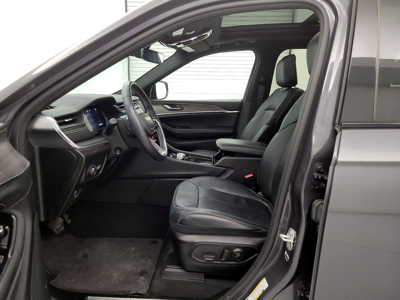 2022 Jeep Grand Cherokee Overland - Photo 12