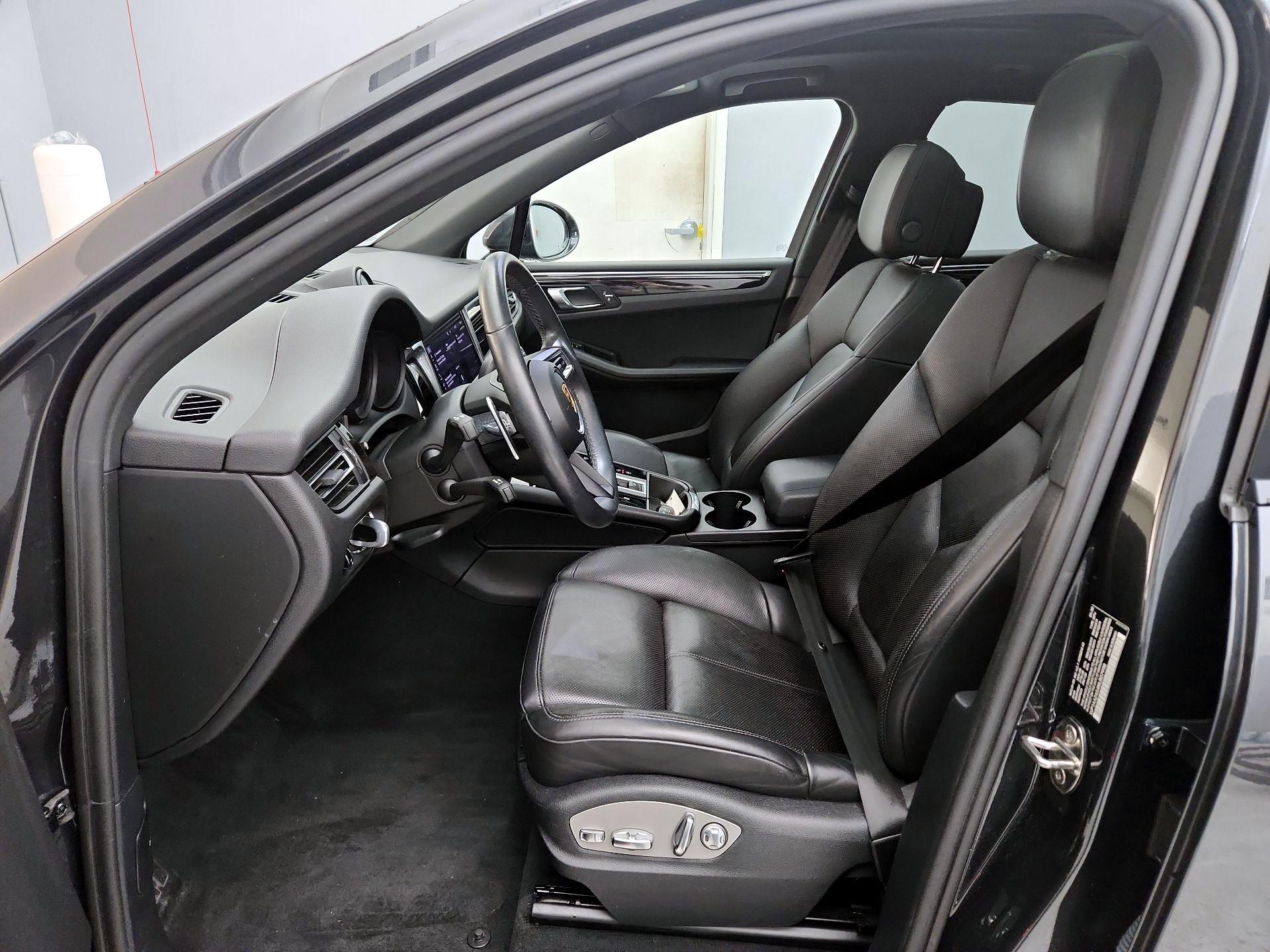 Thumbnail: 2022 Porsche Macan - 11