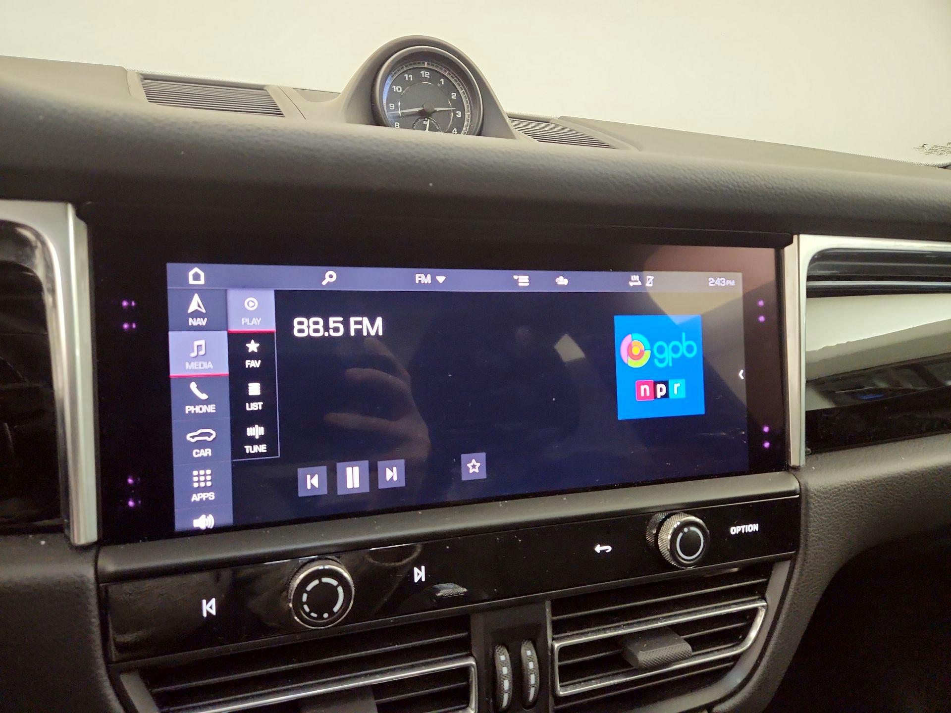 Thumbnail: 2022 Porsche Macan - 16