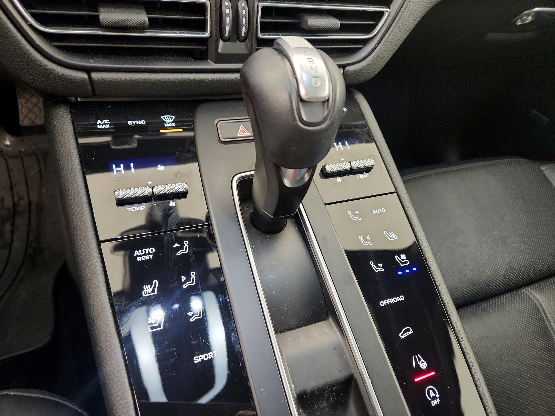 Thumbnail: 2022 Porsche Macan - 17