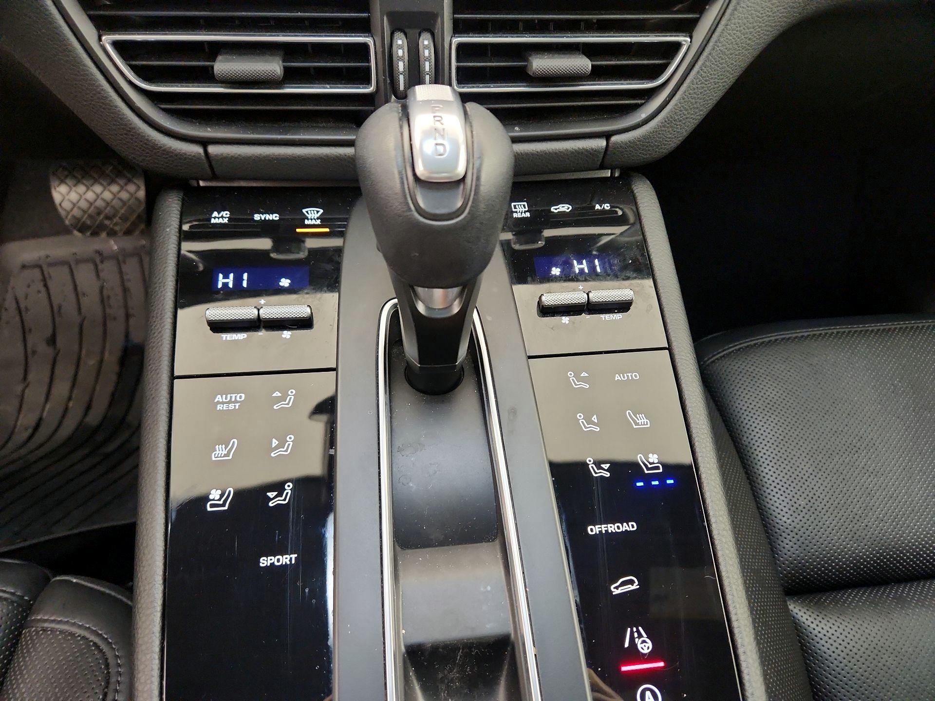 Thumbnail: 2022 Porsche Macan - 18