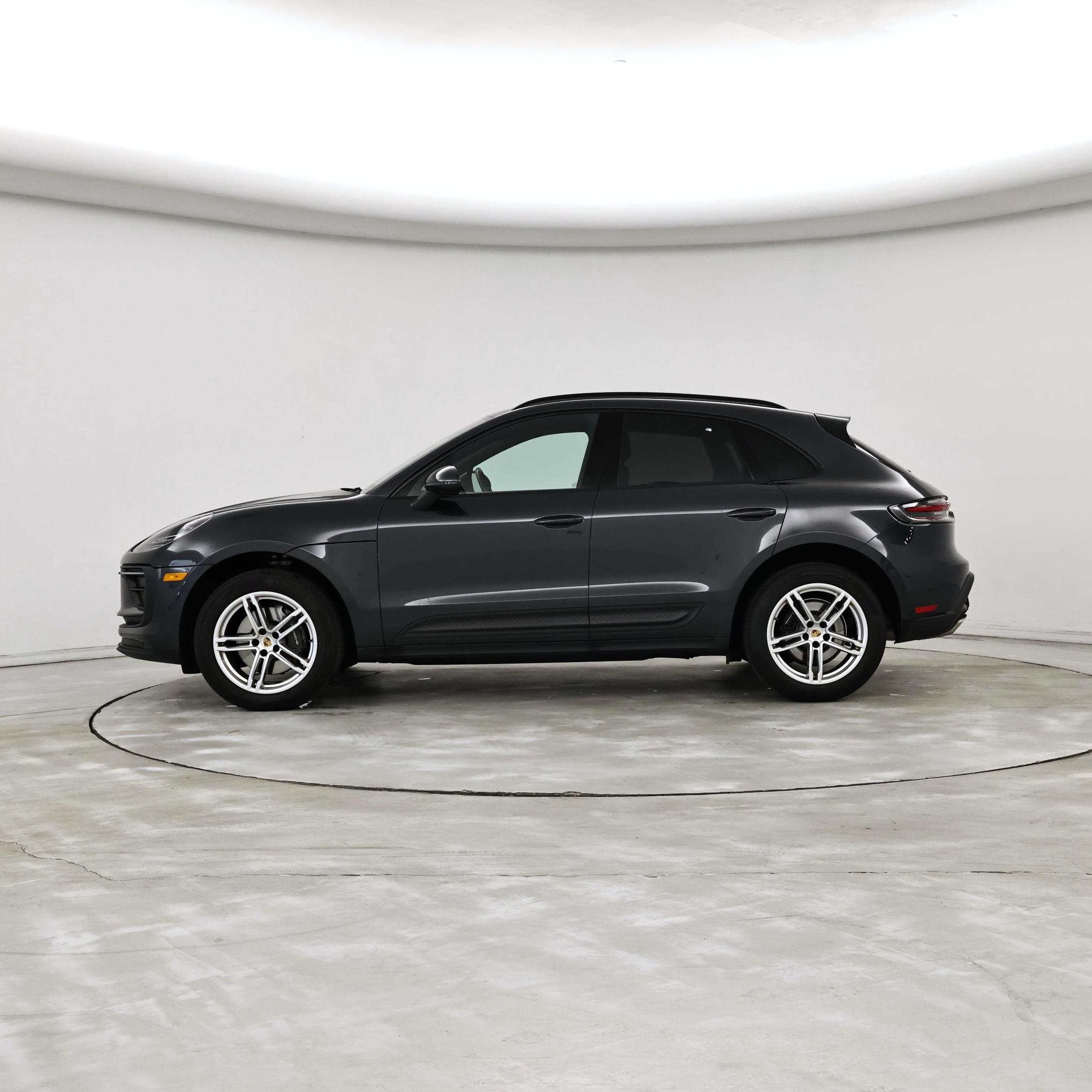 Thumbnail: 2022 Porsche Macan - 3