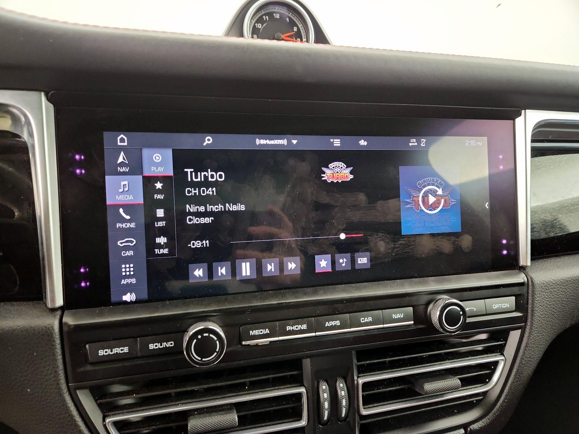 Thumbnail: 2021 Porsche Macan - 16