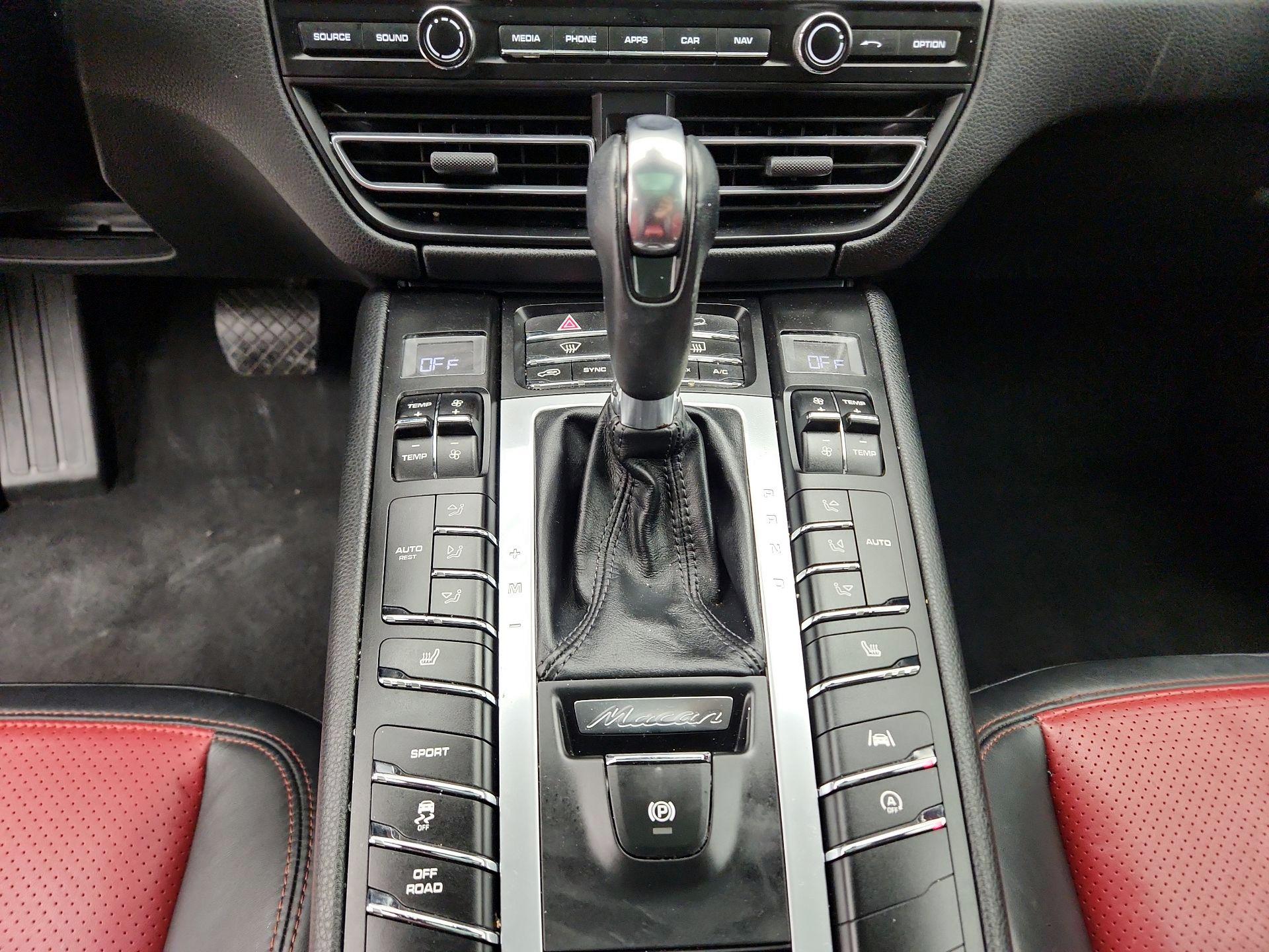 Thumbnail: 2021 Porsche Macan - 18