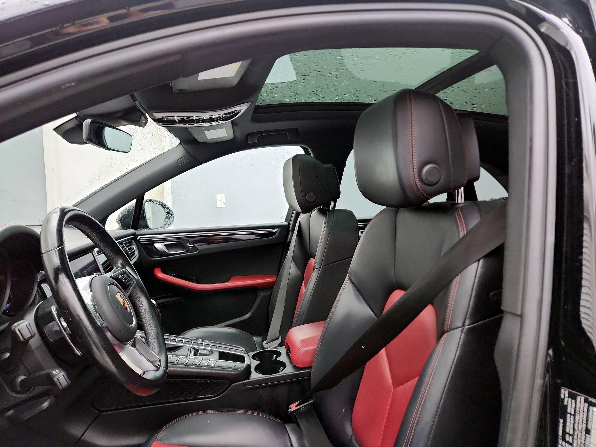 Thumbnail: 2021 Porsche Macan - 19