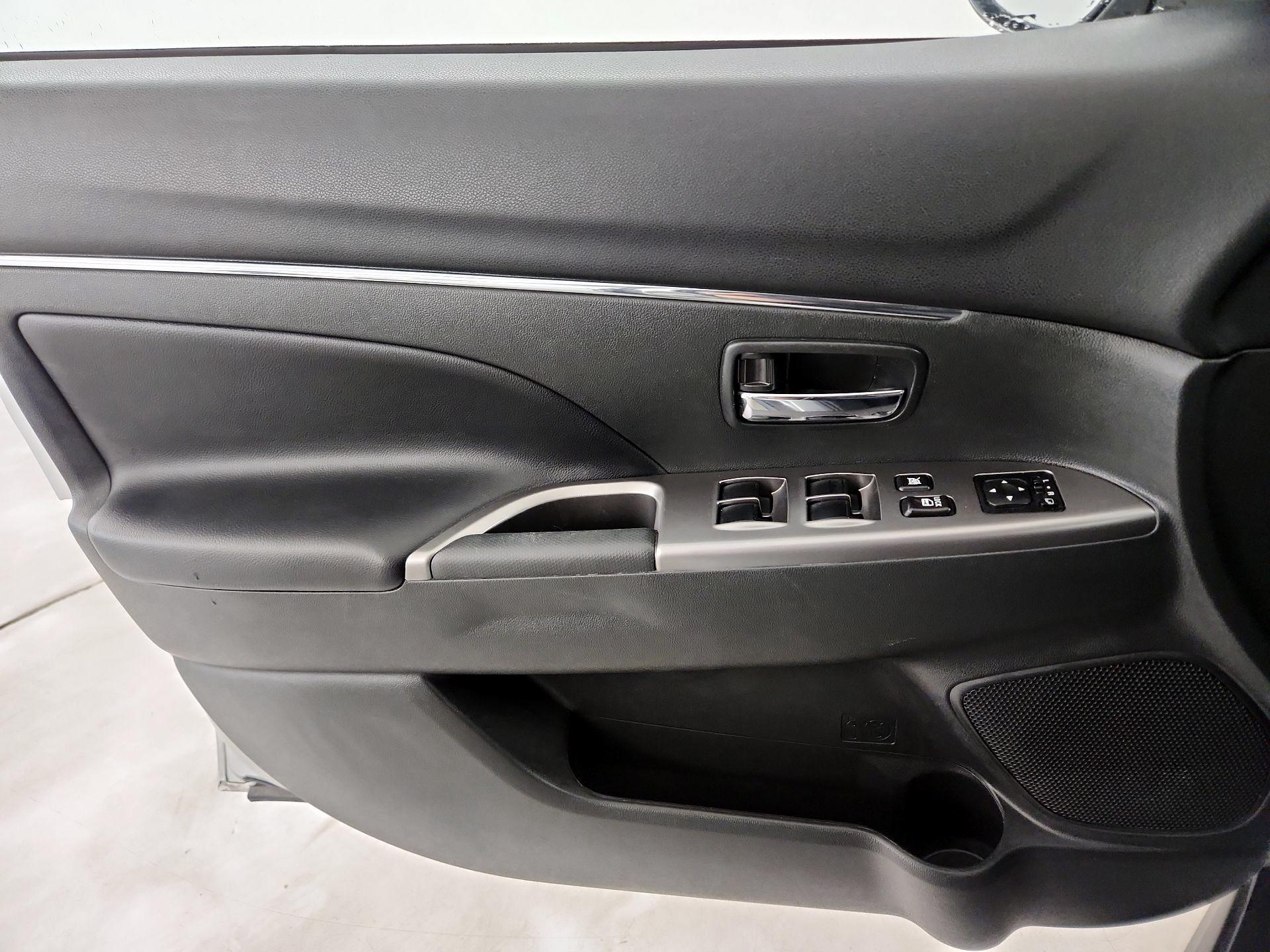 Thumbnail: 2024 Mitsubishi Outlander Sport - 12