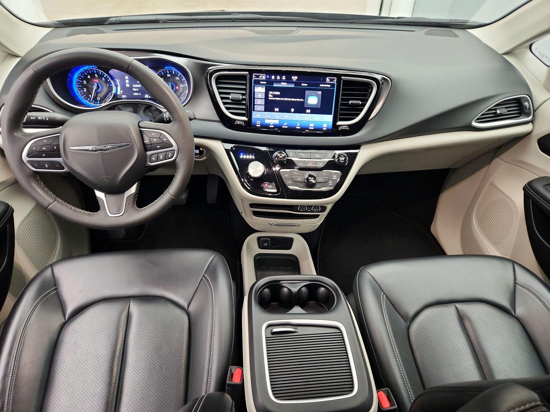 Thumbnail: 2023 Chrysler Pacifica - 9