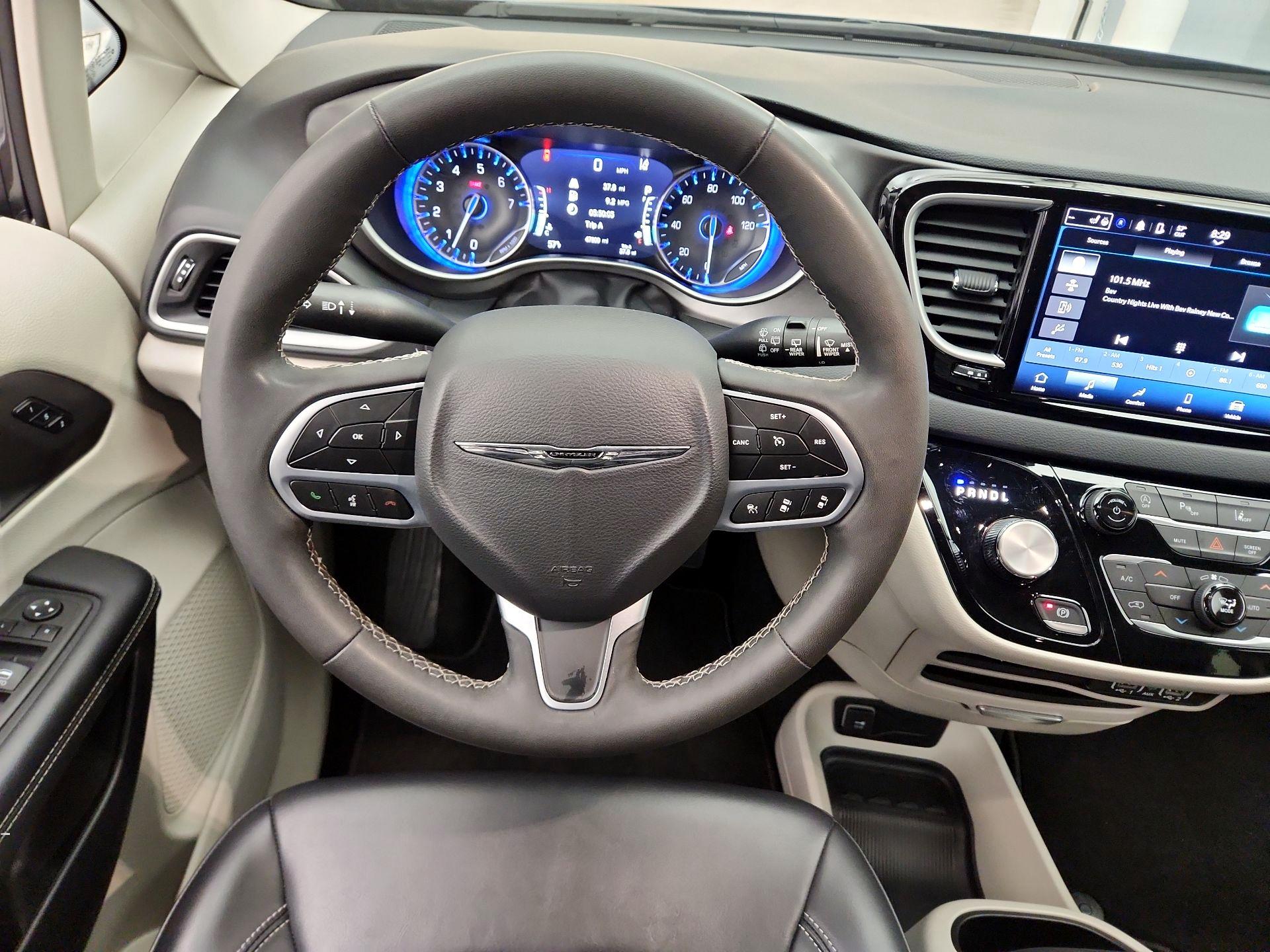 Thumbnail: 2023 Chrysler Pacifica - 10