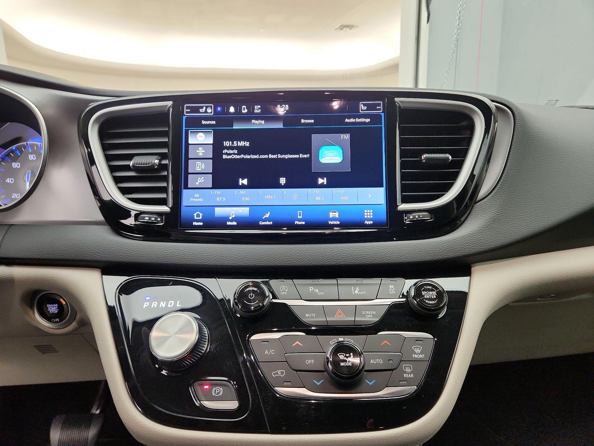 Thumbnail: 2023 Chrysler Pacifica - 15