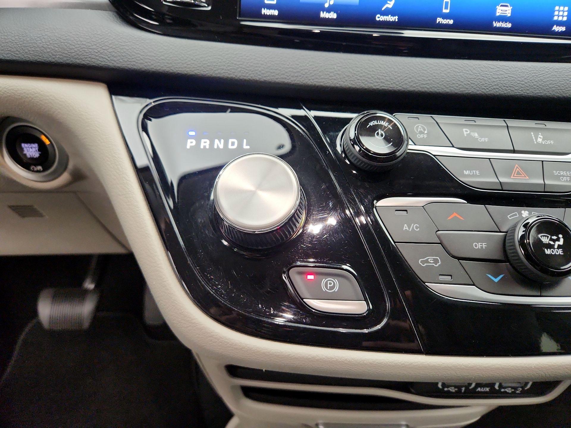 Thumbnail: 2023 Chrysler Pacifica - 17