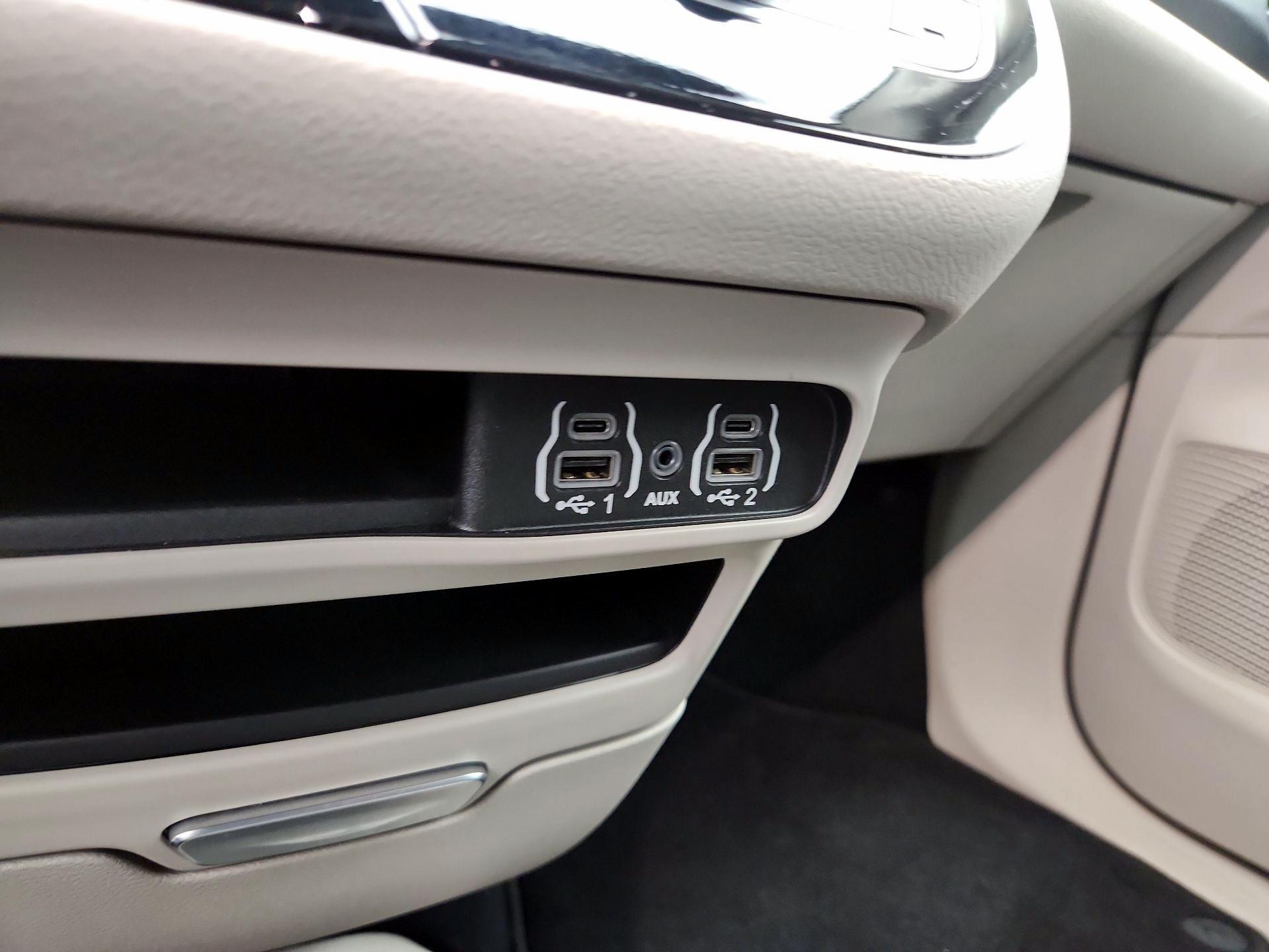 Thumbnail: 2023 Chrysler Pacifica - 18