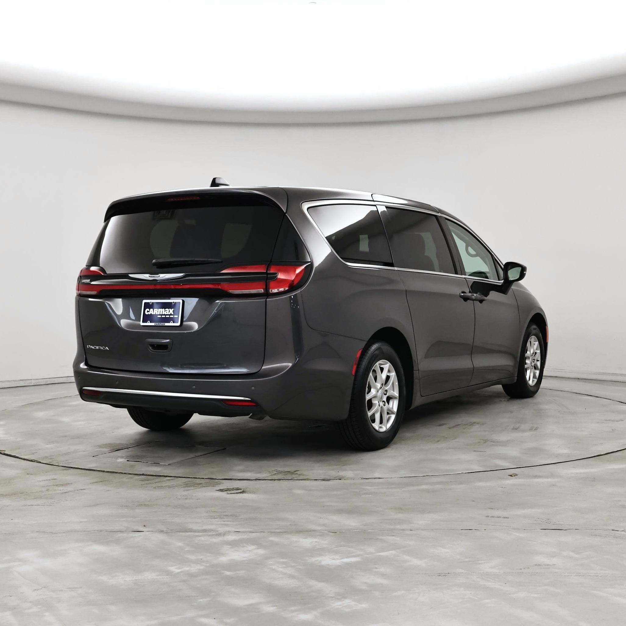 Thumbnail: 2023 Chrysler Pacifica - 8