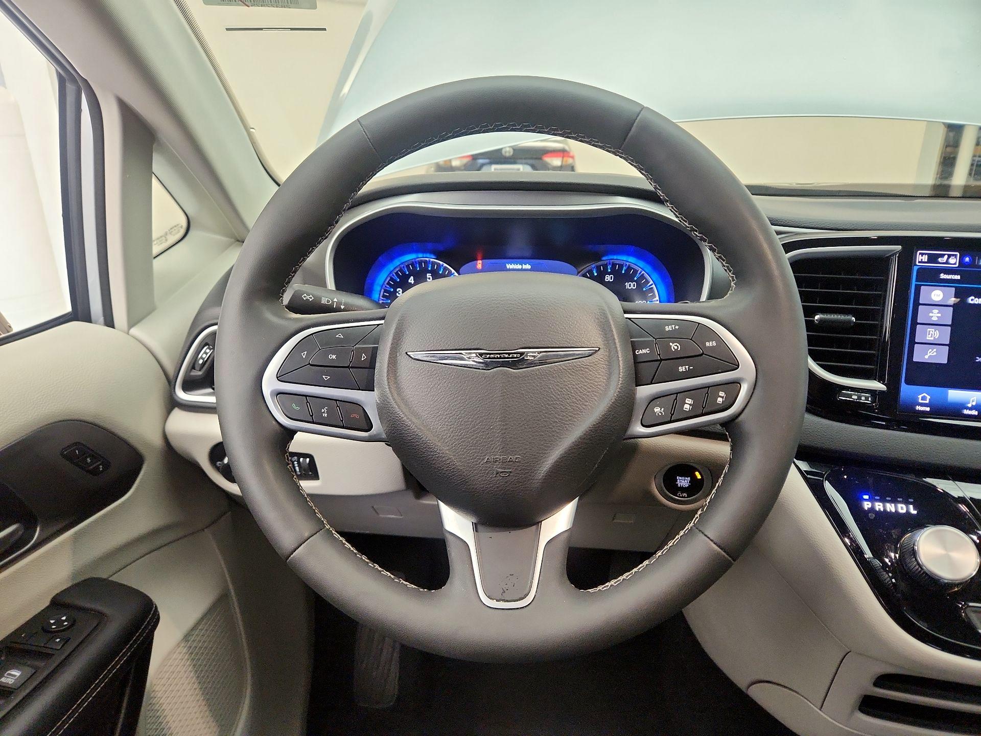 Thumbnail: 2024 Chrysler Pacifica - 10