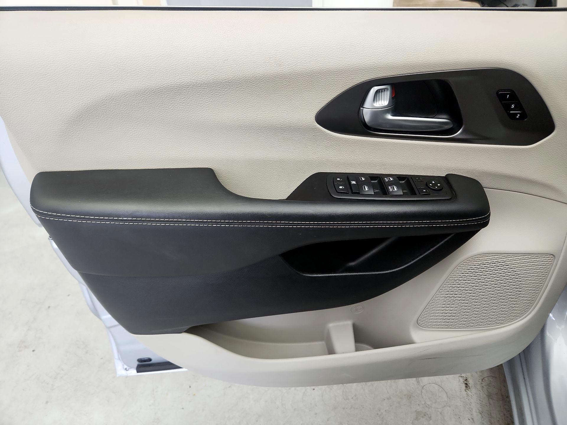 Thumbnail: 2024 Chrysler Pacifica - 12