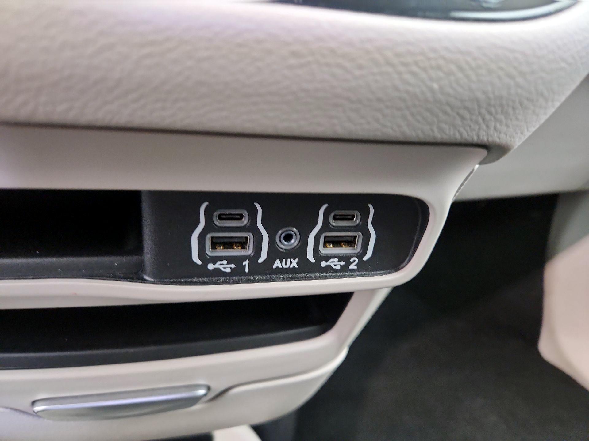 Thumbnail: 2024 Chrysler Pacifica - 18