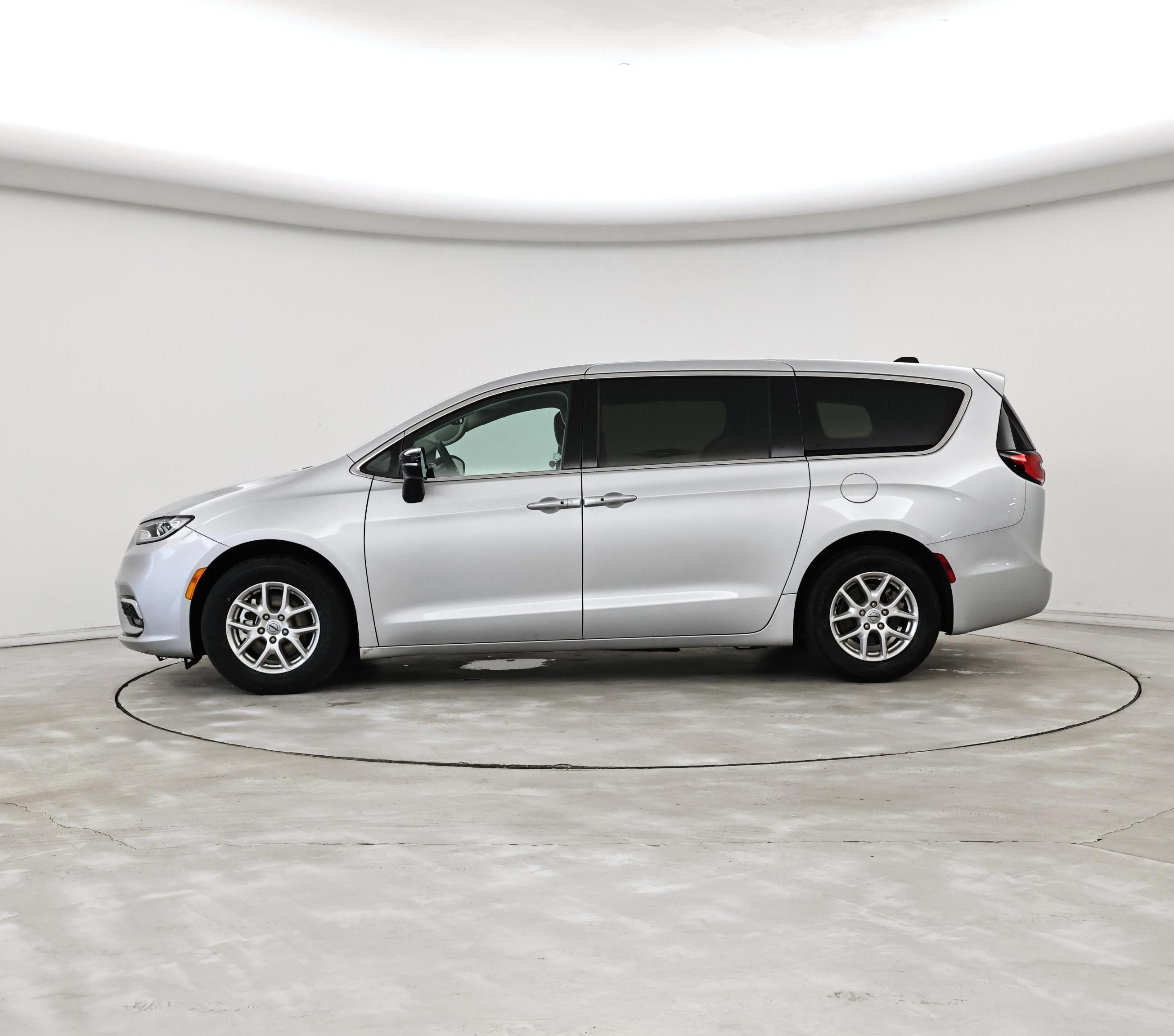 Thumbnail: 2024 Chrysler Pacifica - 3