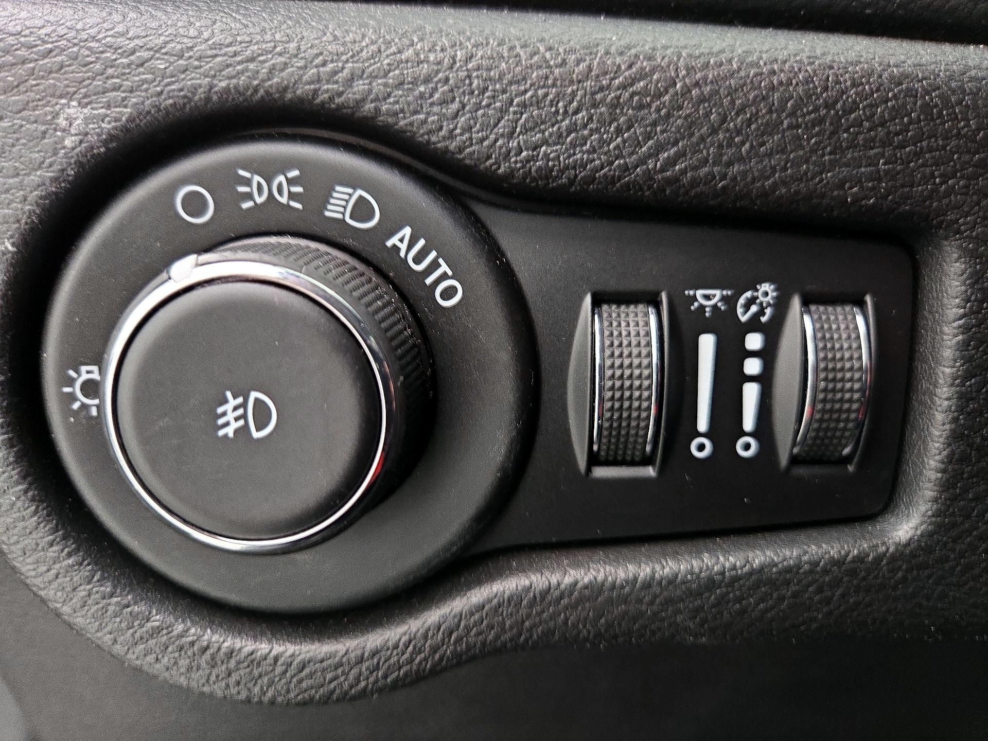 Thumbnail: 2020 Chrysler Pacifica - 13