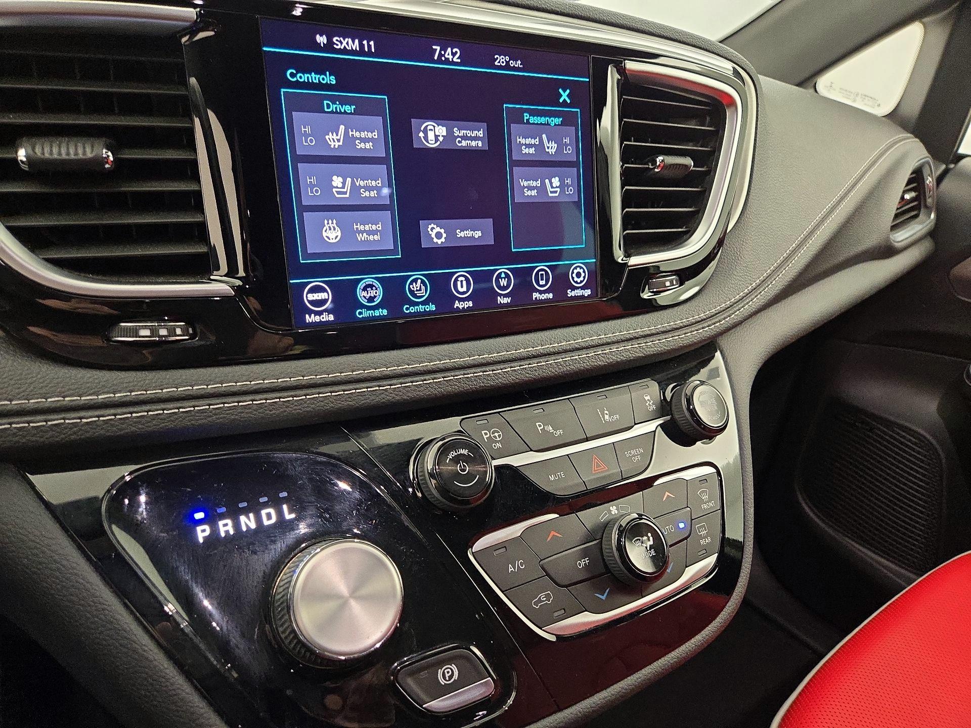 Thumbnail: 2020 Chrysler Pacifica - 17