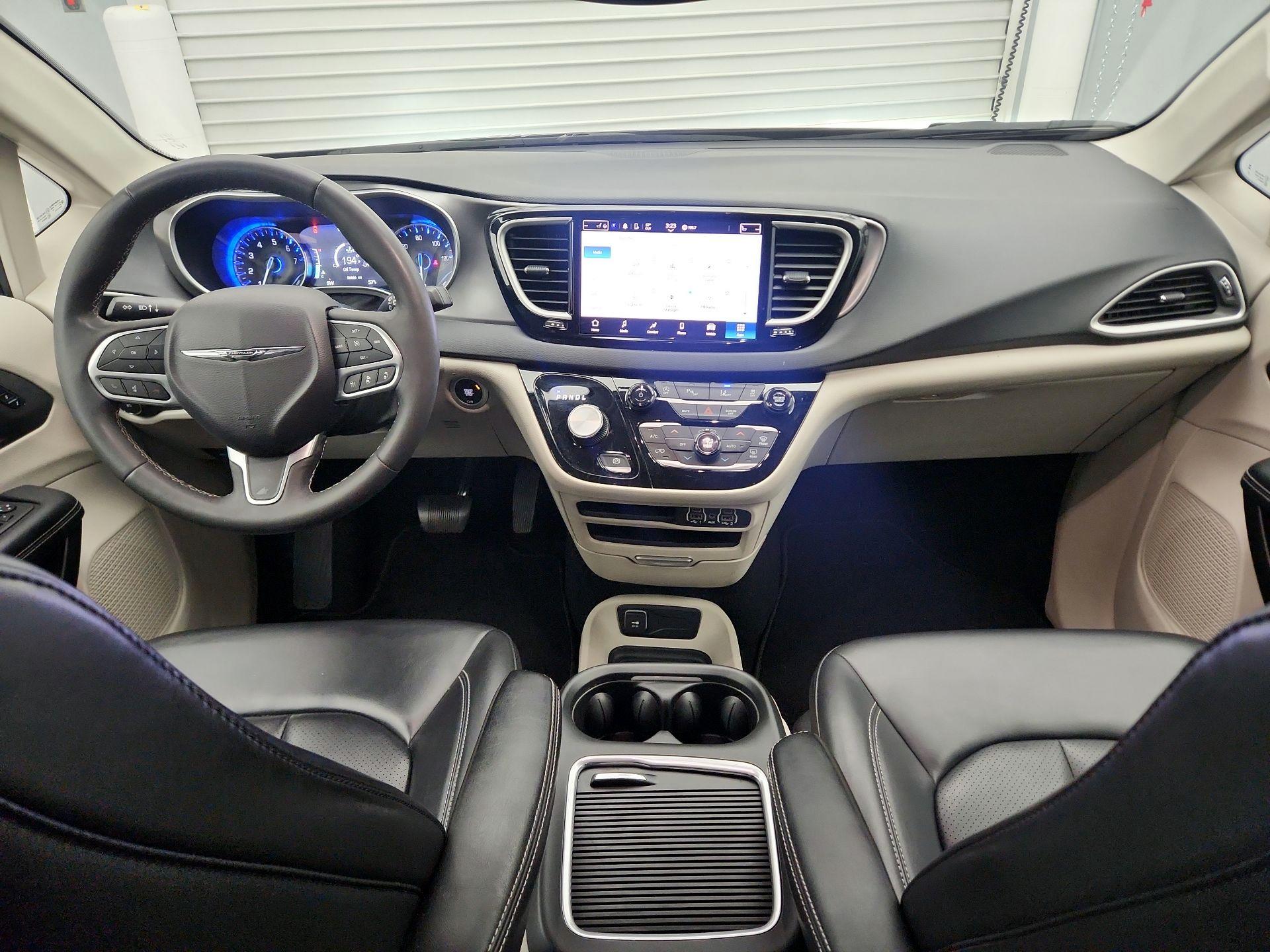 Thumbnail: 2023 Chrysler Pacifica - 9