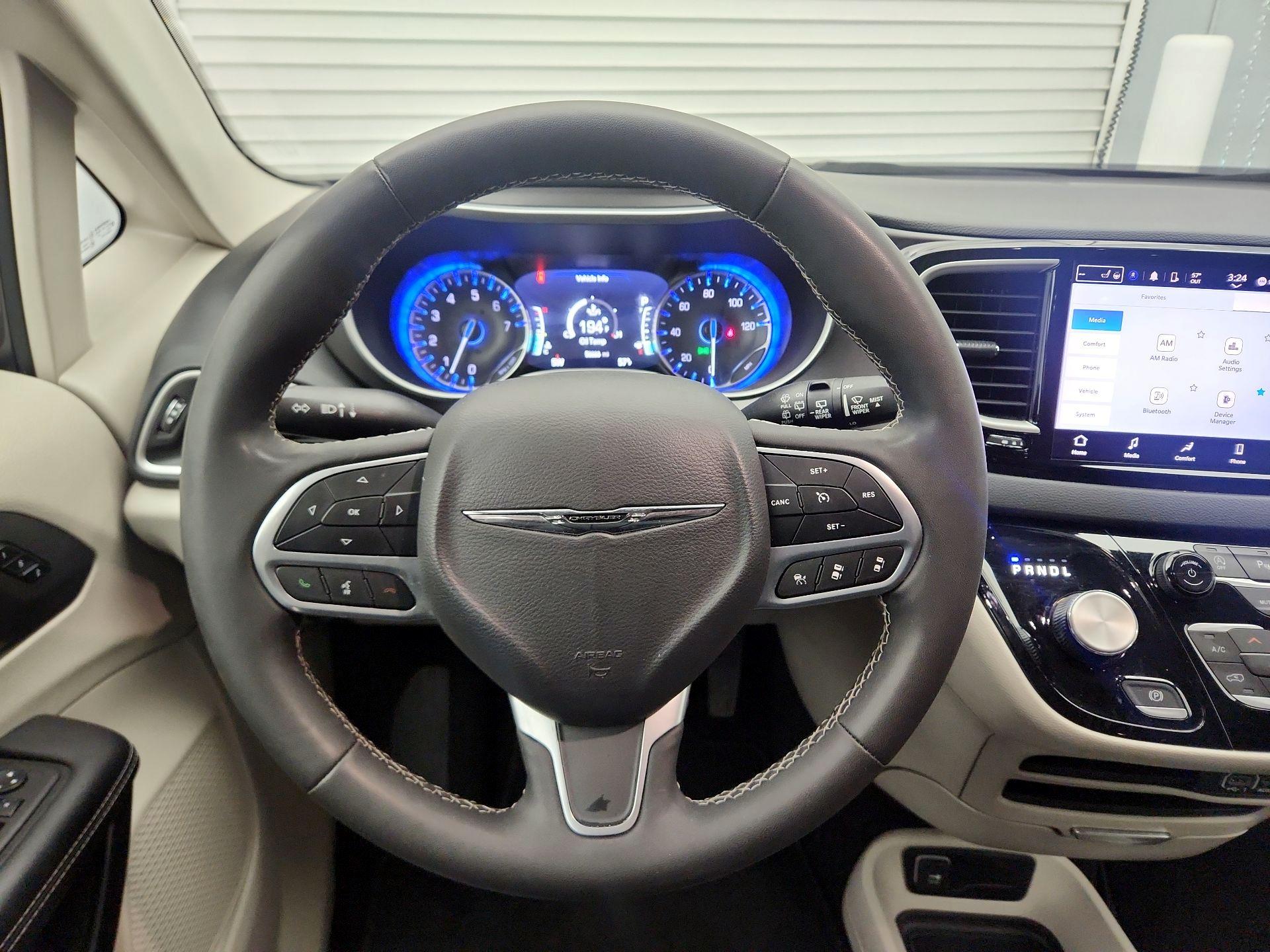 Thumbnail: 2023 Chrysler Pacifica - 10