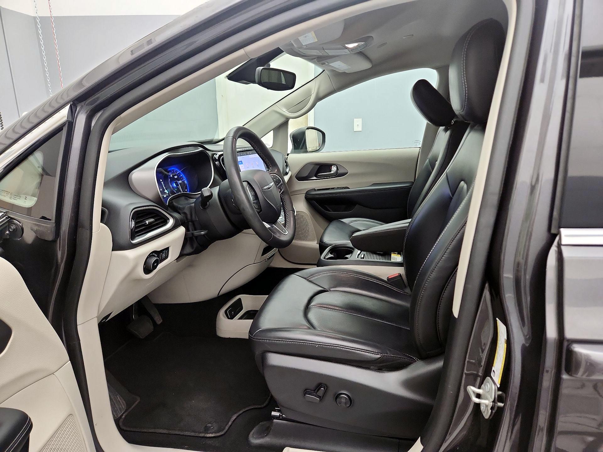 Thumbnail: 2023 Chrysler Pacifica - 11