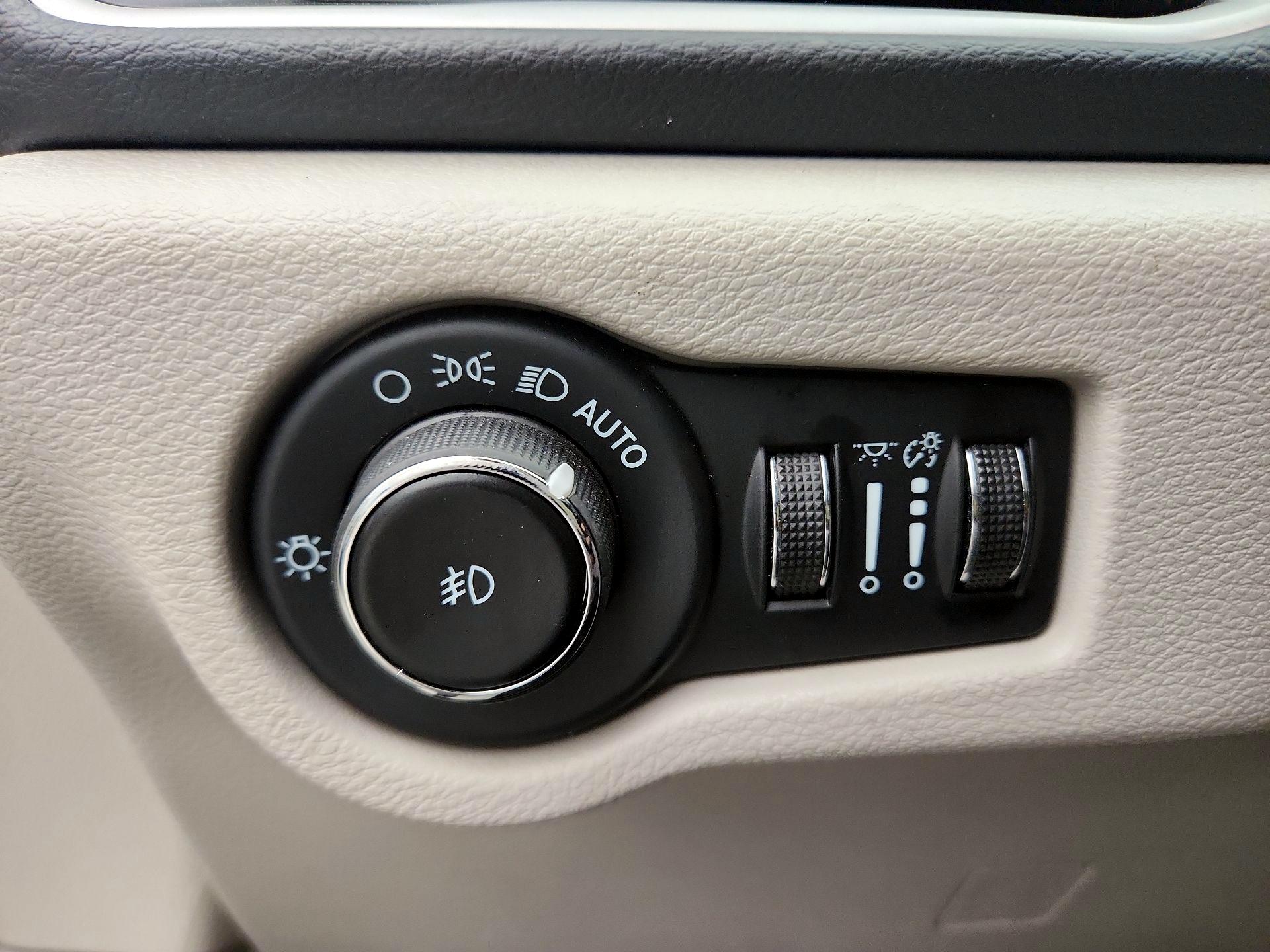 Thumbnail: 2023 Chrysler Pacifica - 13