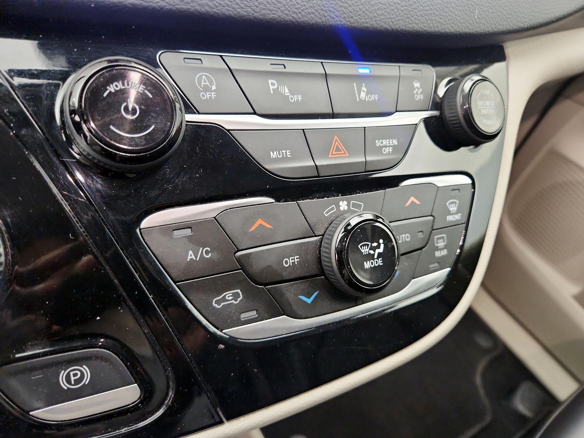 Thumbnail: 2023 Chrysler Pacifica - 16