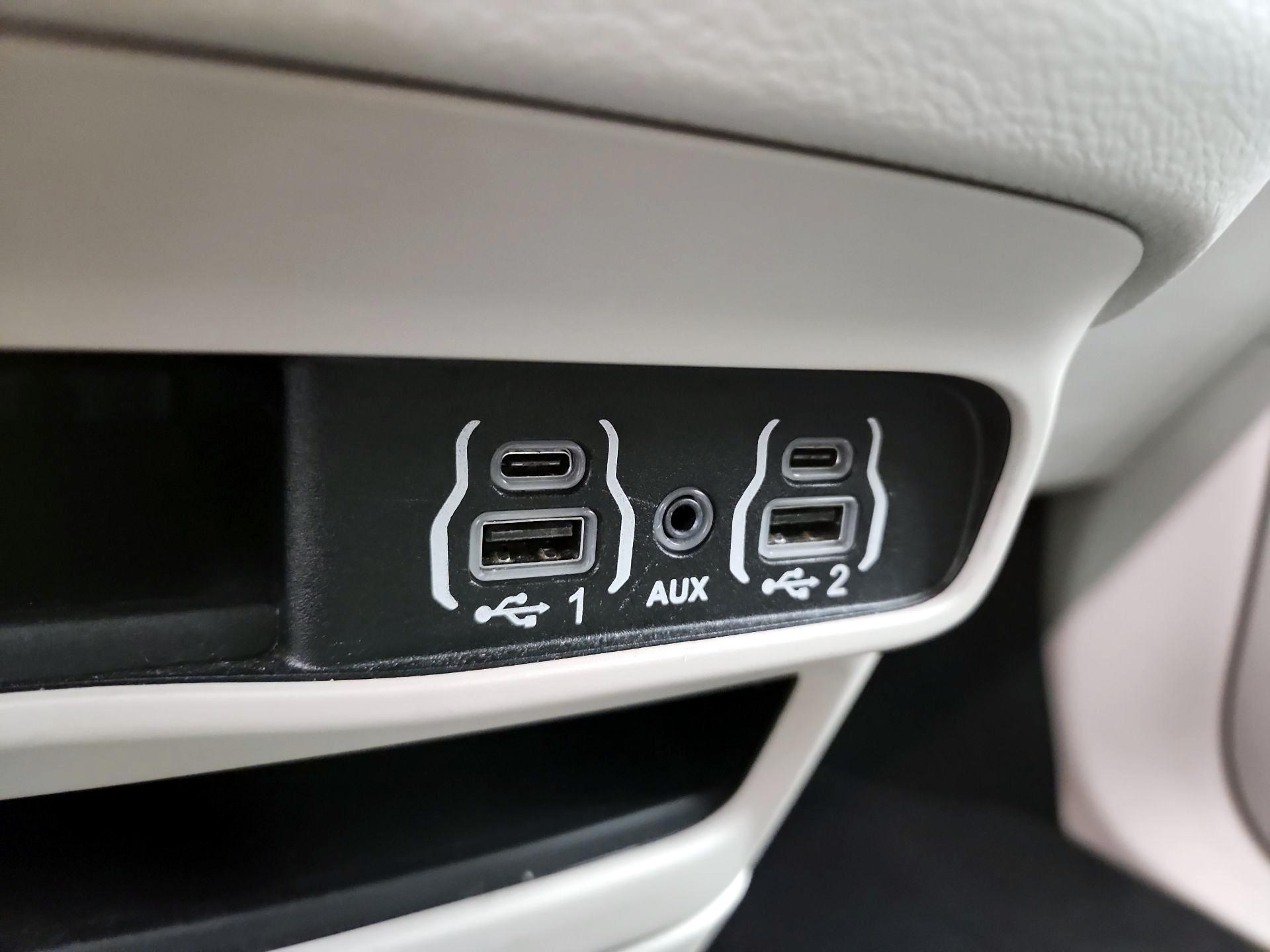 Thumbnail: 2023 Chrysler Pacifica - 18