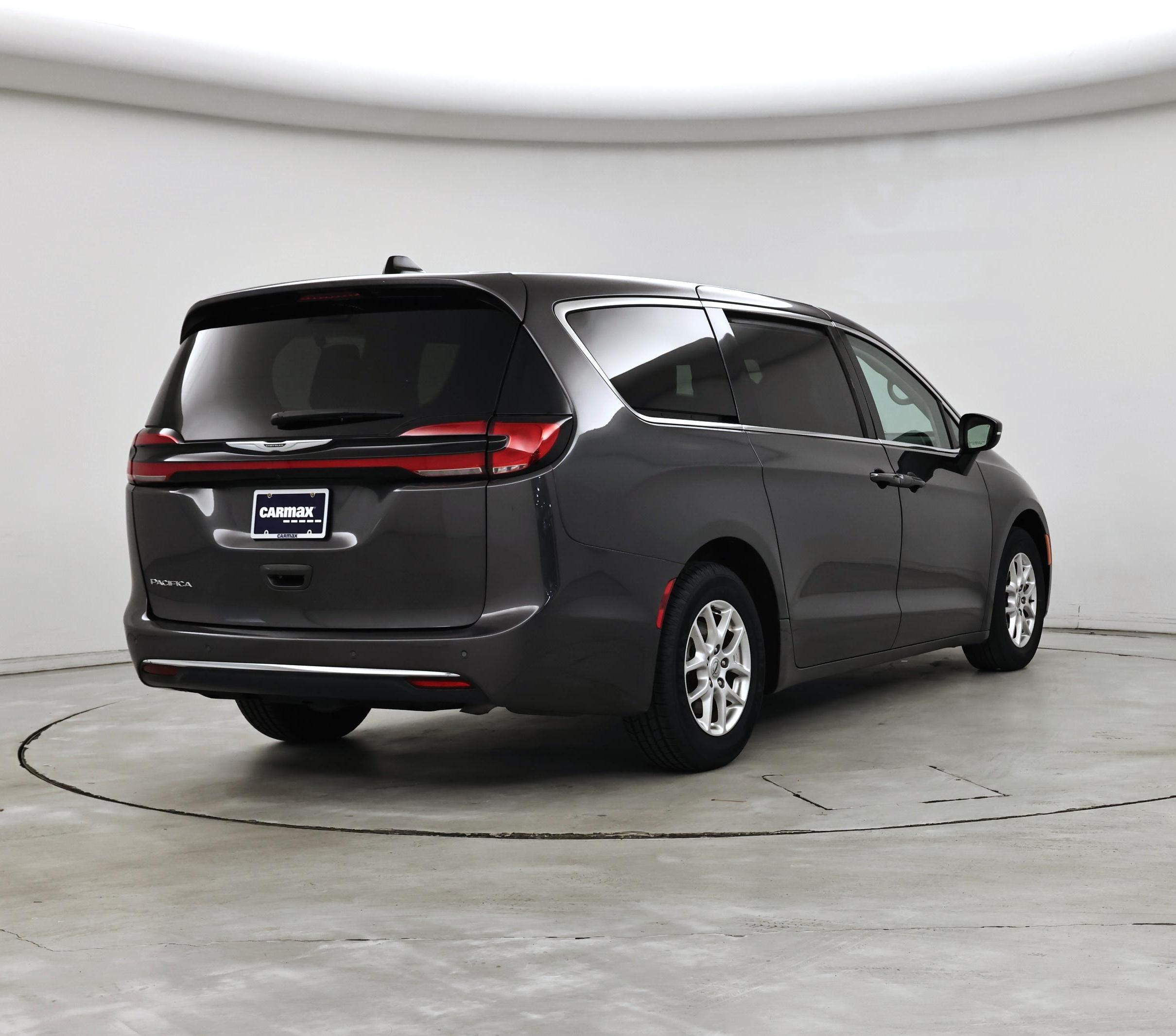 Thumbnail: 2023 Chrysler Pacifica - 8