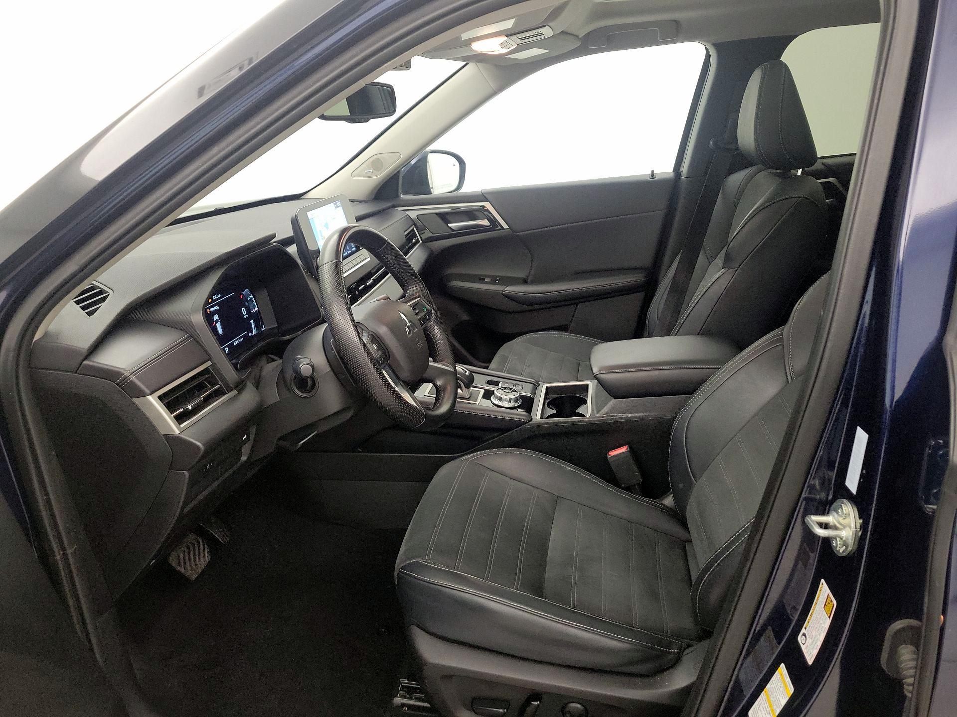 Thumbnail: 2024 Mitsubishi Outlander - 11