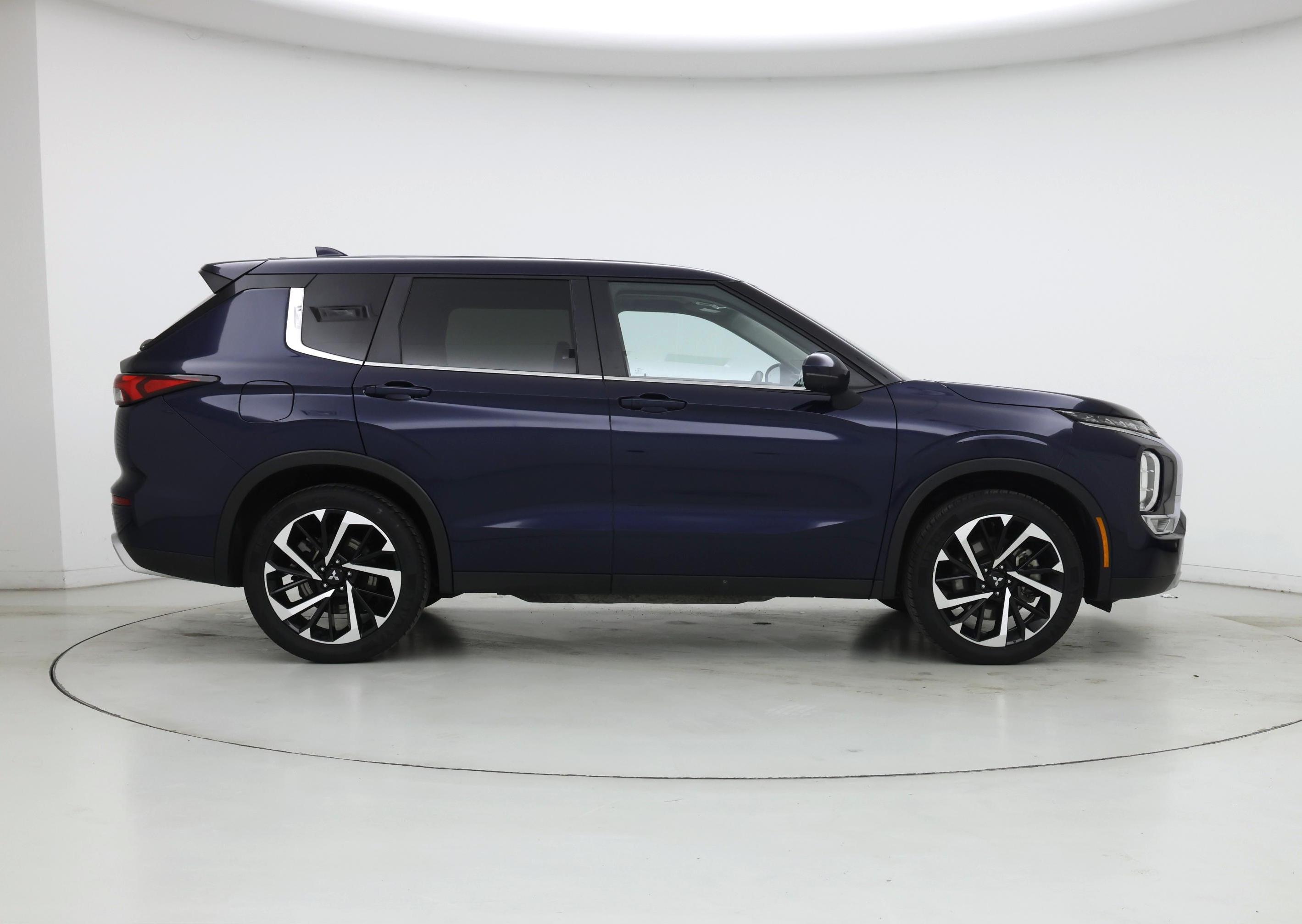 Thumbnail: 2024 Mitsubishi Outlander - 7
