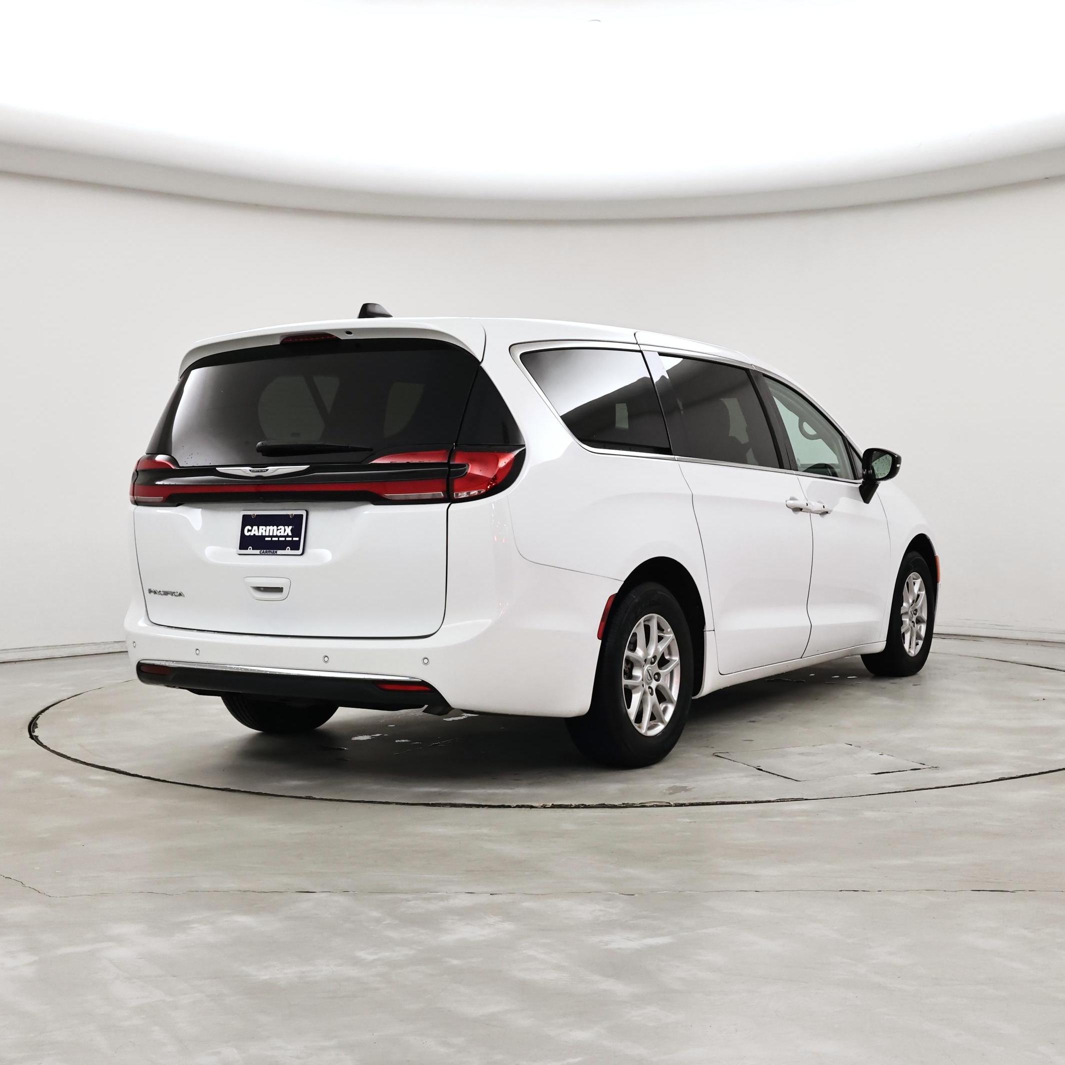 Thumbnail: 2024 Chrysler Pacifica - 8