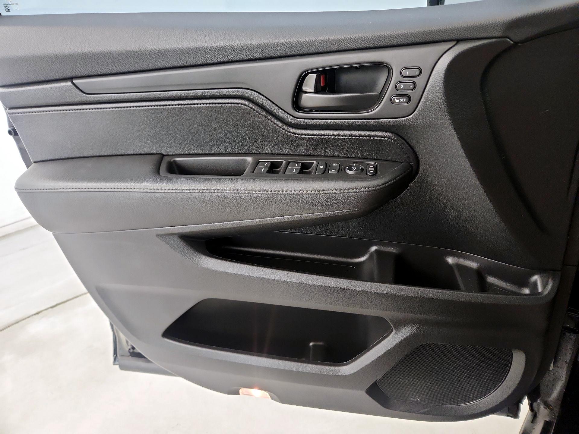 Thumbnail: 2023 Honda Odyssey - 12