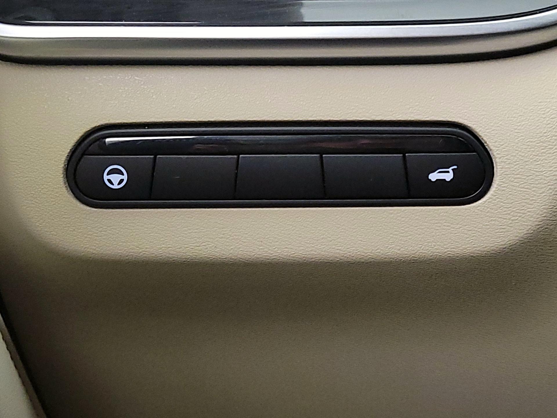 Thumbnail: 2023 INFINITI QX60 - 13