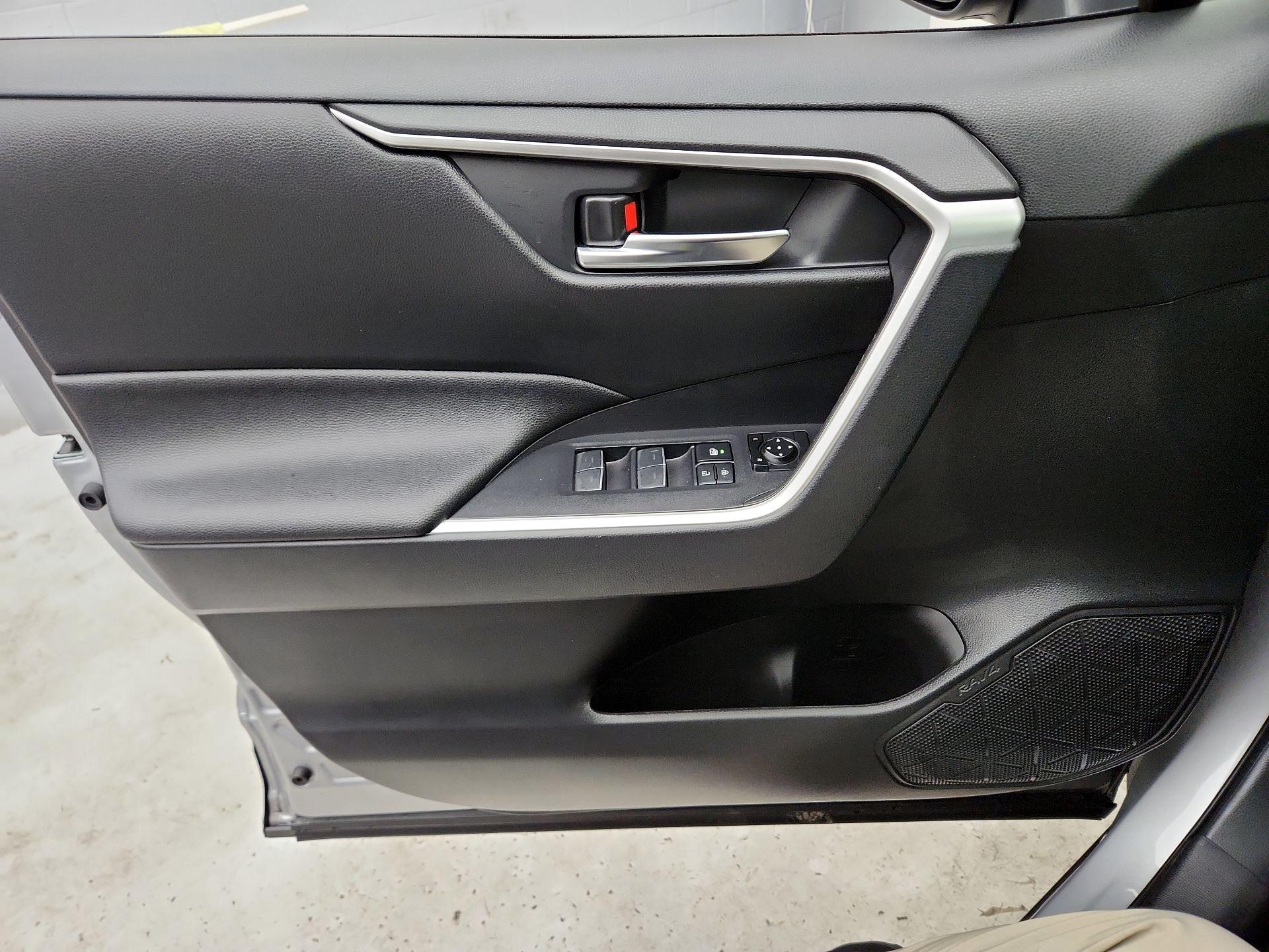 Thumbnail: 2022 Toyota RAV4 - 12