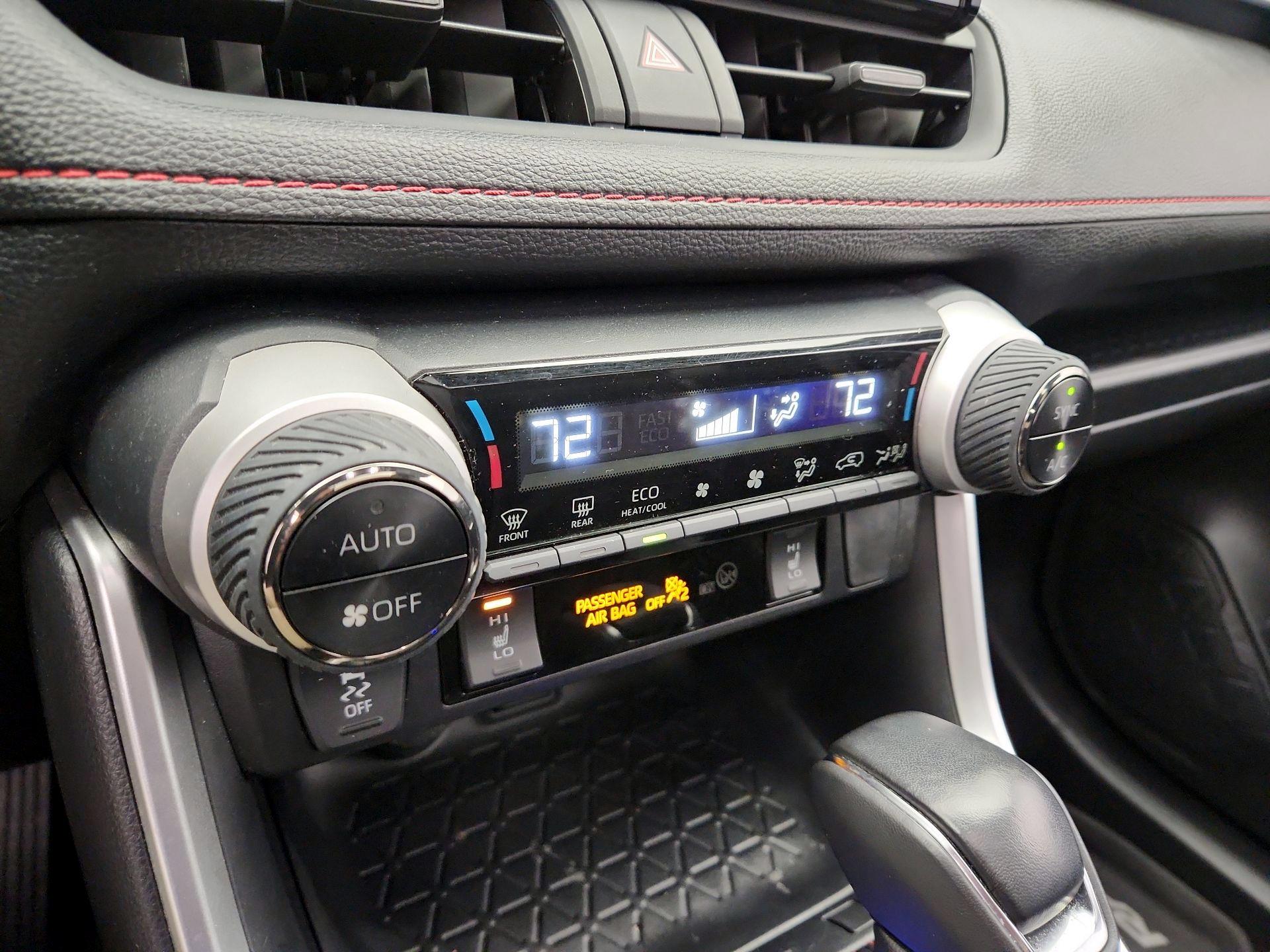 Thumbnail: 2022 Toyota RAV4 - 16