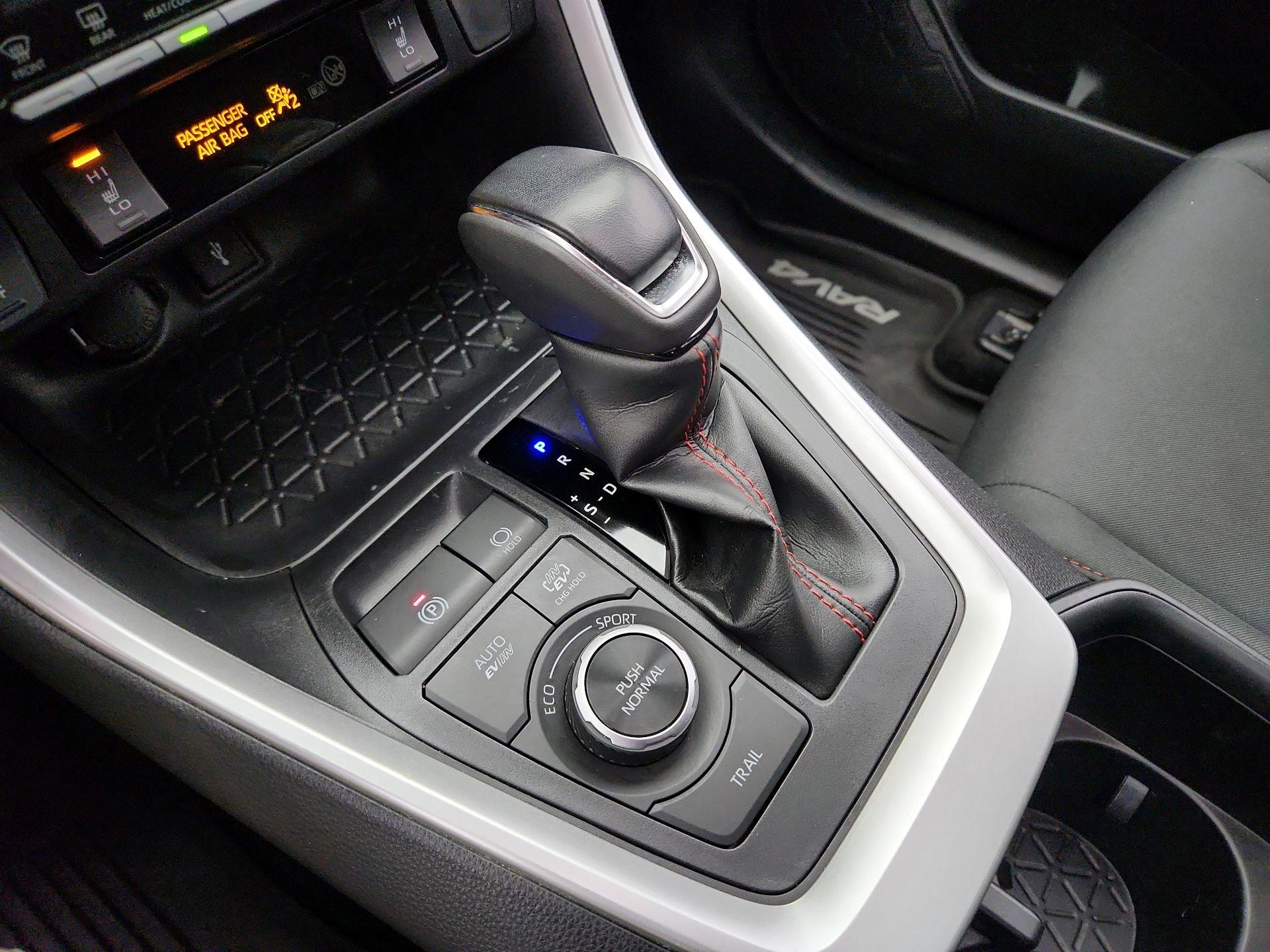 Thumbnail: 2022 Toyota RAV4 - 17