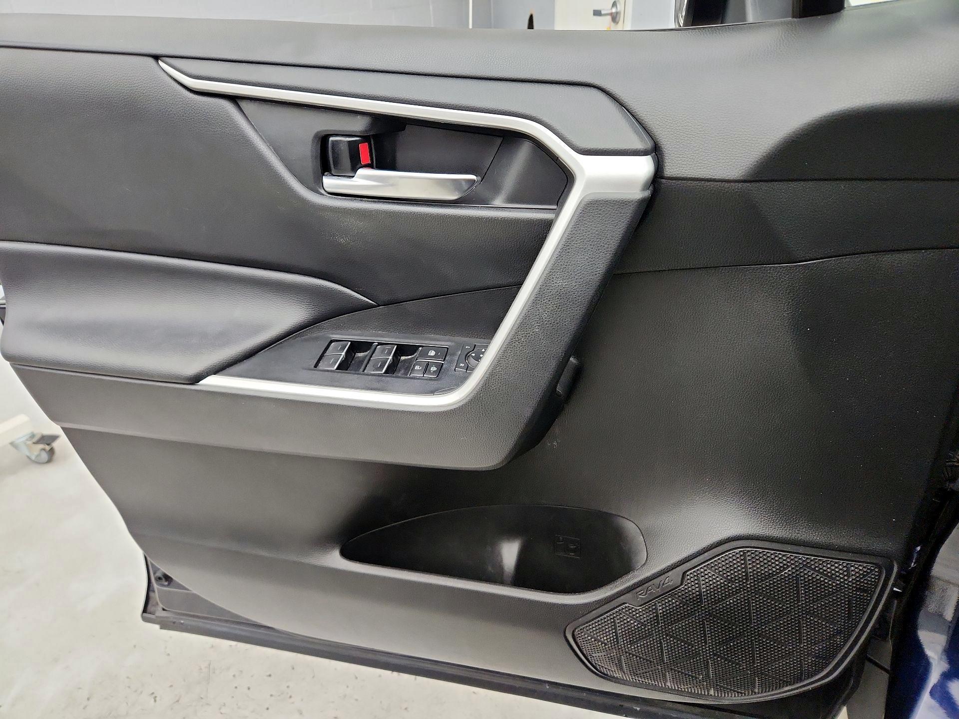 Thumbnail: 2022 Toyota RAV4 - 12