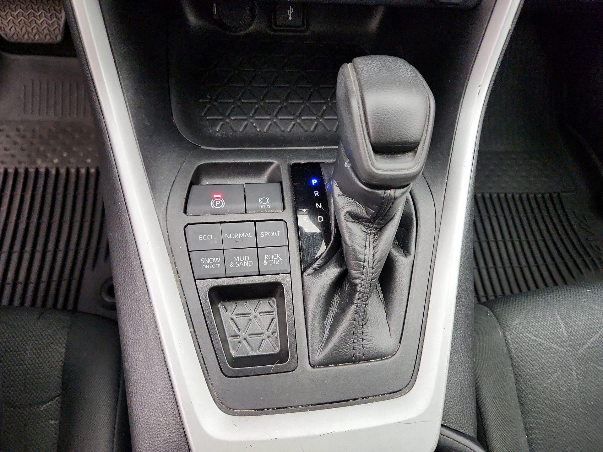 Thumbnail: 2022 Toyota RAV4 - 17