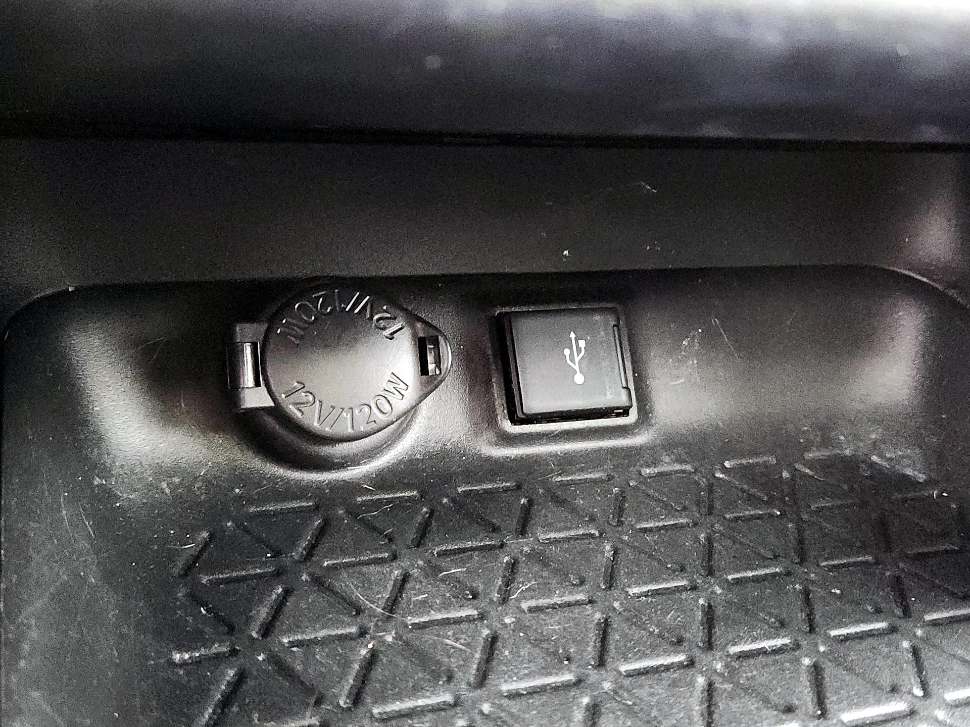 Thumbnail: 2022 Toyota RAV4 - 18