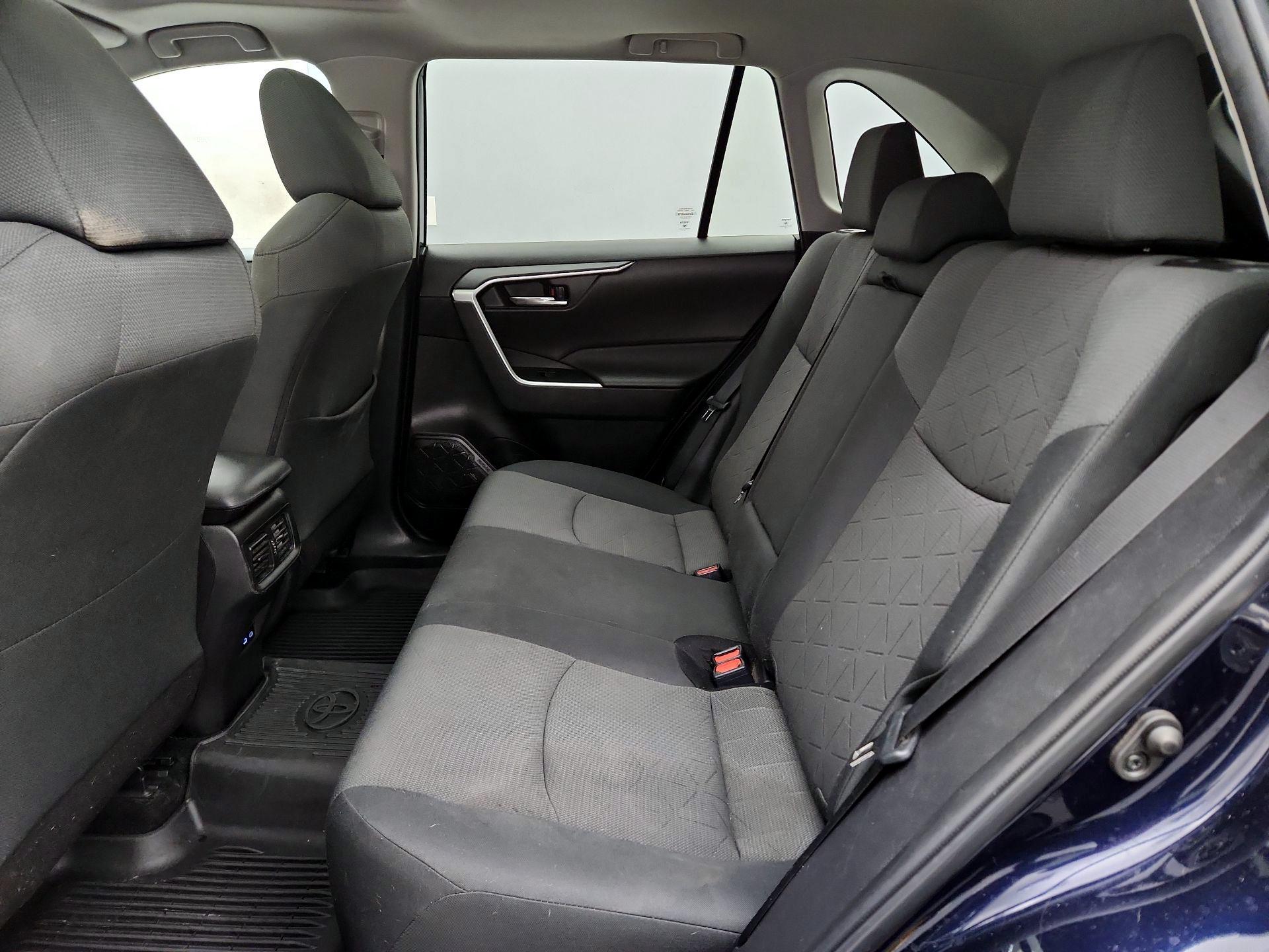 Thumbnail: 2022 Toyota RAV4 - 20