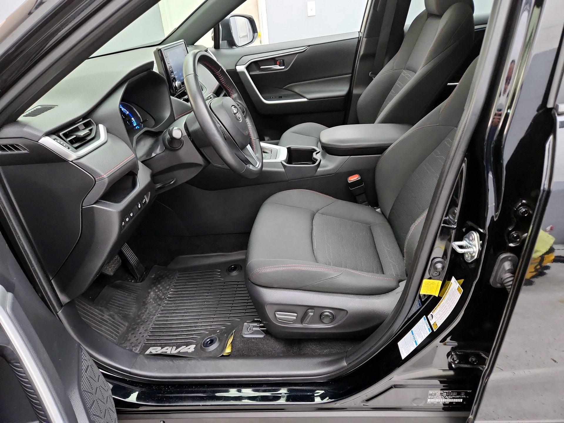 Thumbnail: 2022 Toyota RAV4 - 11