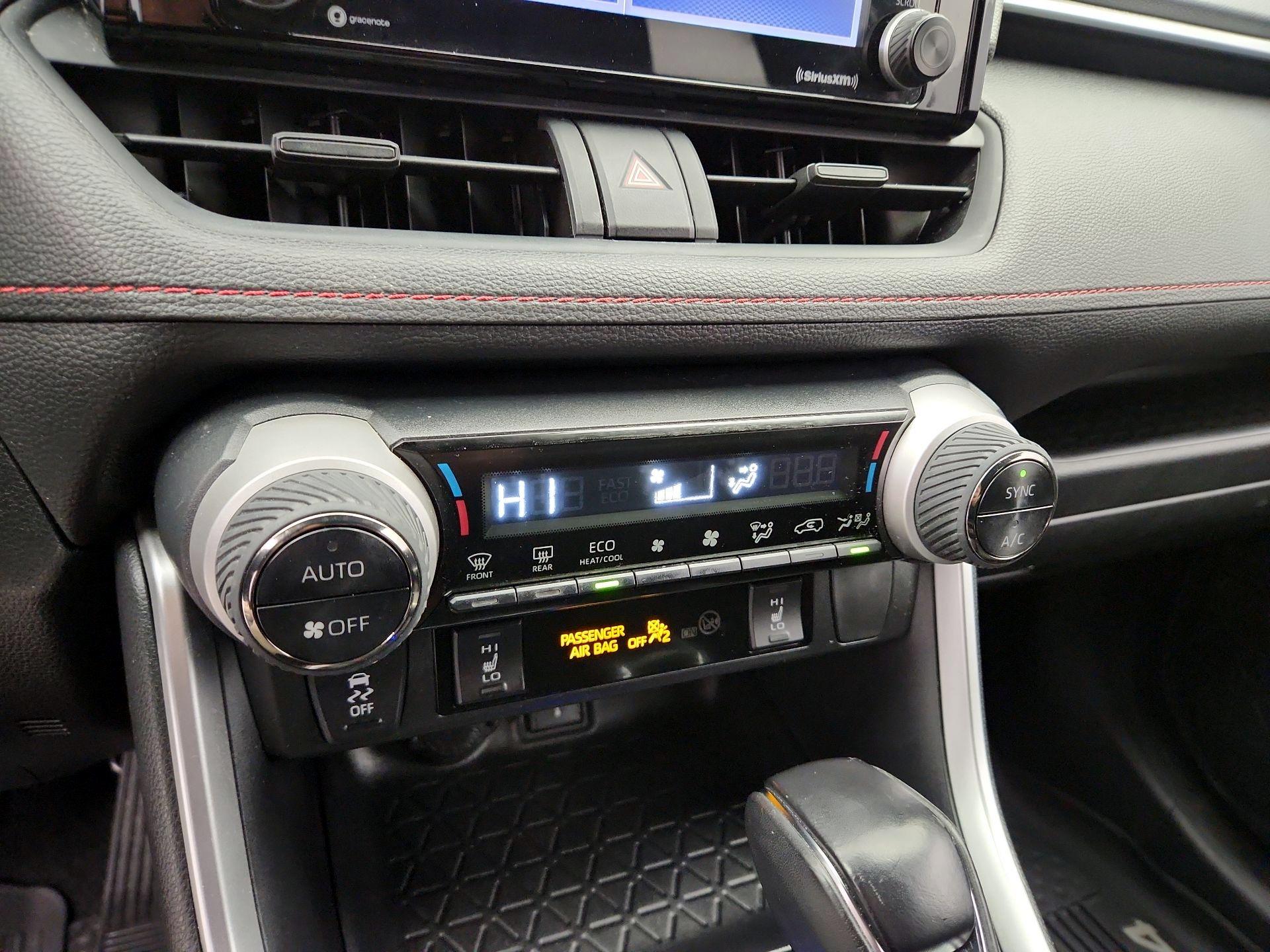 Thumbnail: 2022 Toyota RAV4 - 16