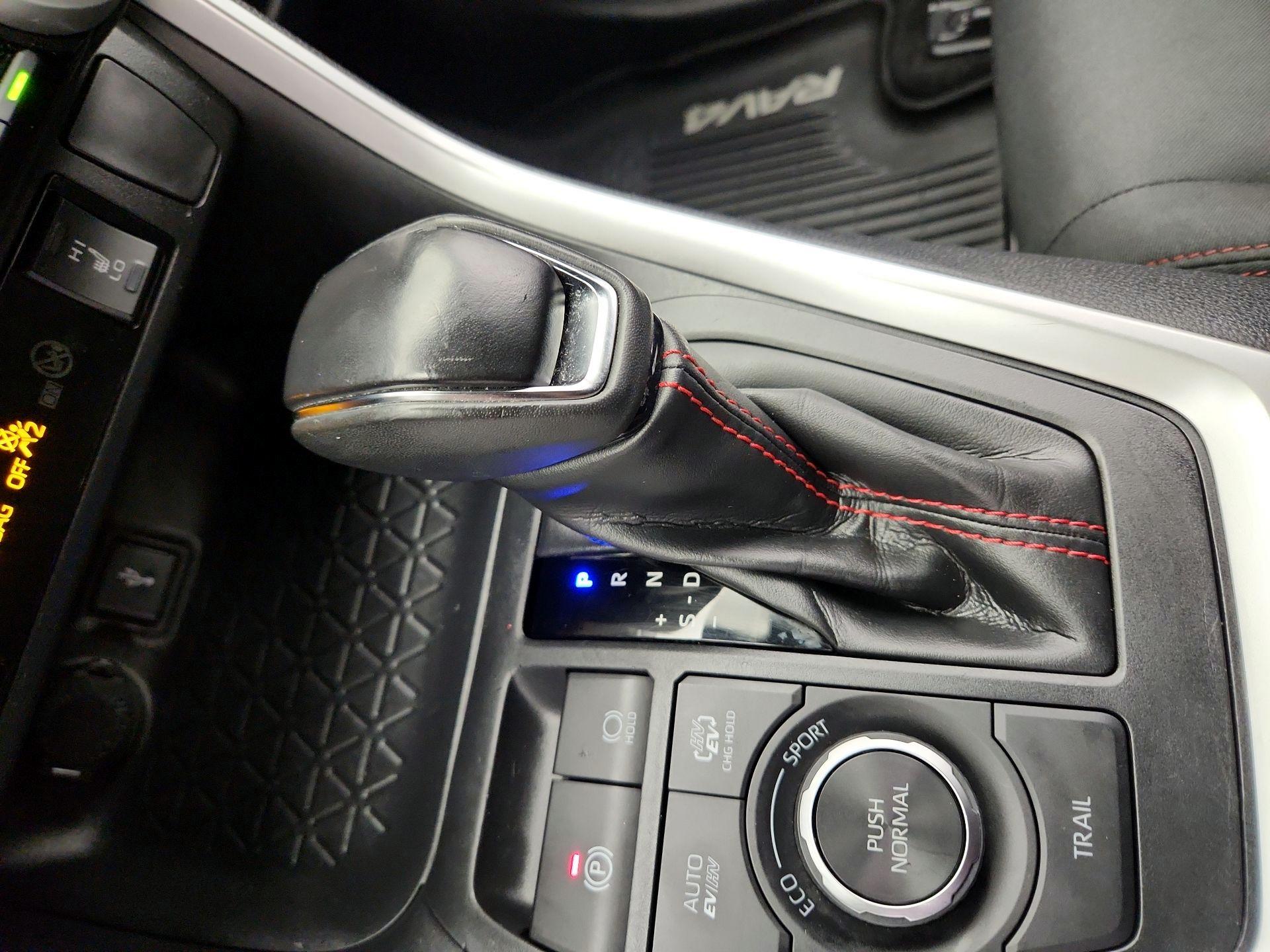 Thumbnail: 2022 Toyota RAV4 - 17