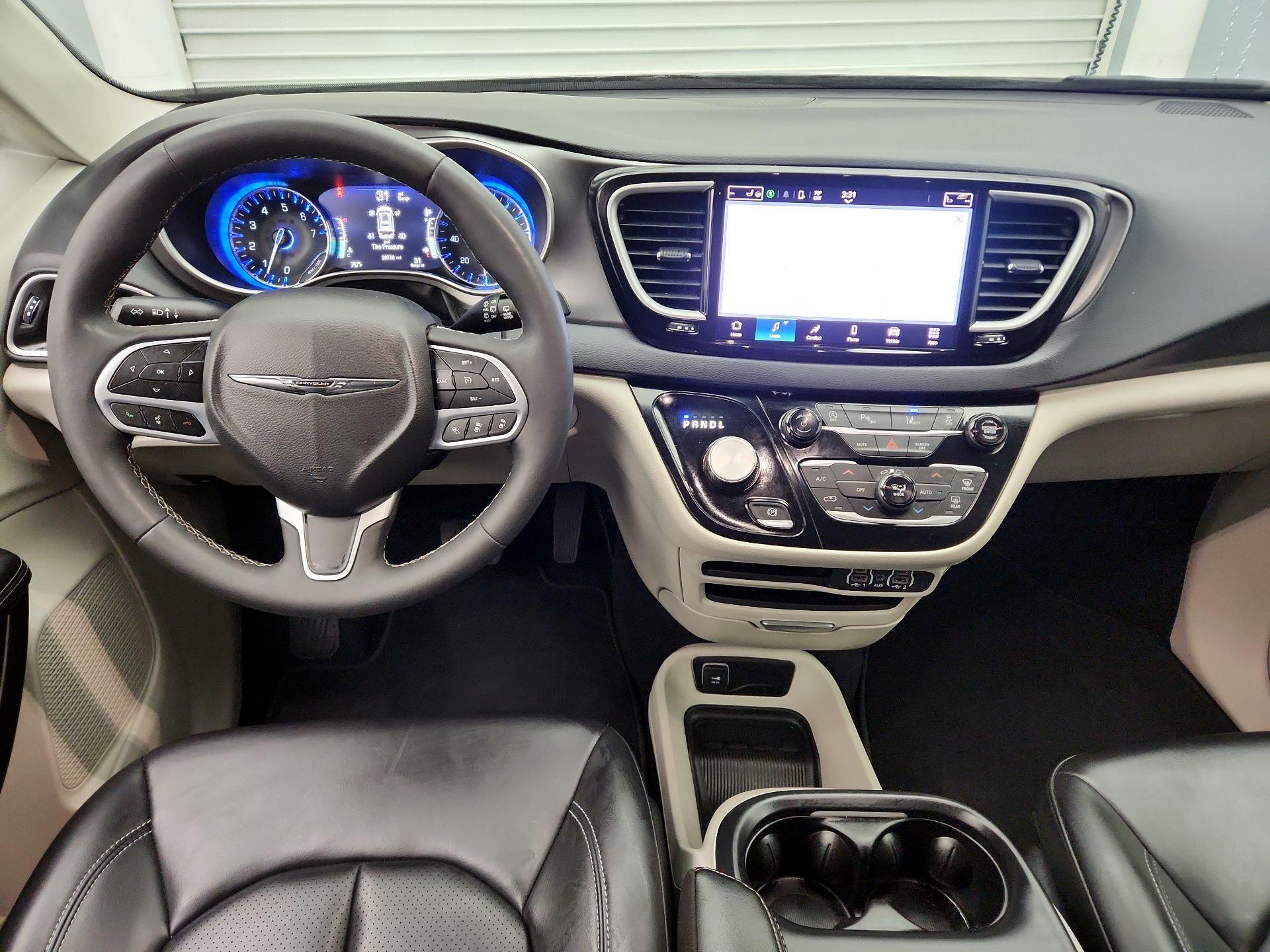 Thumbnail: 2023 Chrysler Pacifica - 9